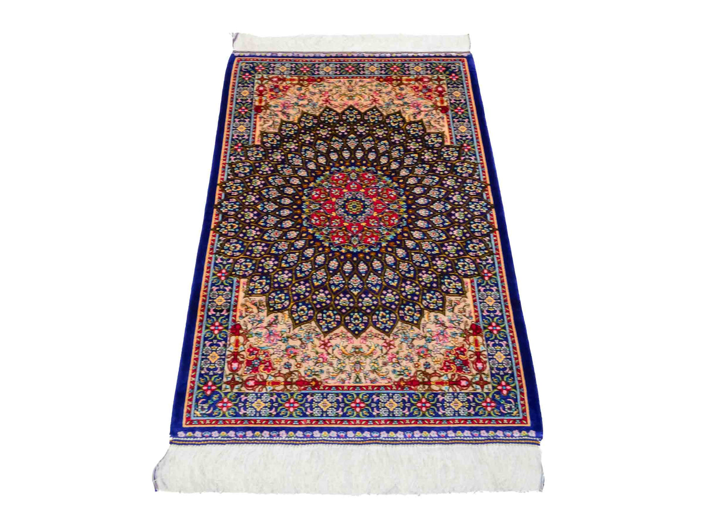 Ghom Maschinenteppich "Homa" 90 x 60 cm aus pflanzlicher Seide (Viskose) mit Medaillon, Blau-Beige. Teppichnummer: V44BB054H. Persian Luxury Collection by Khademi. Made in Iran / Persia – Vertrieb durch JUPITER Intl.