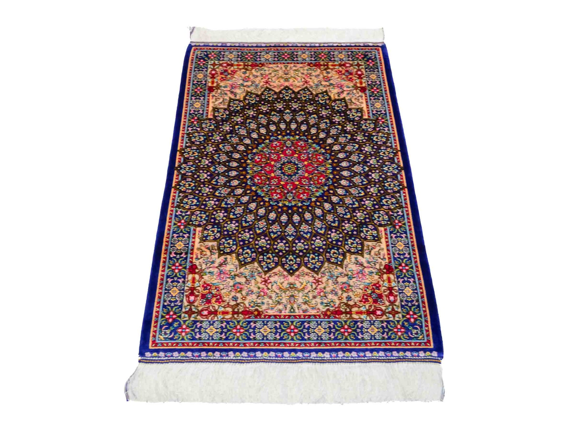 Ghom Maschinenteppich "Homa" 90 x 60 cm aus pflanzlicher Seide (Viskose) mit Medaillon, Blau-Beige. Teppichnummer: V44BB054H. Persian Luxury Collection by Khademi. Made in Iran / Persia – Vertrieb durch JUPITER Intl.