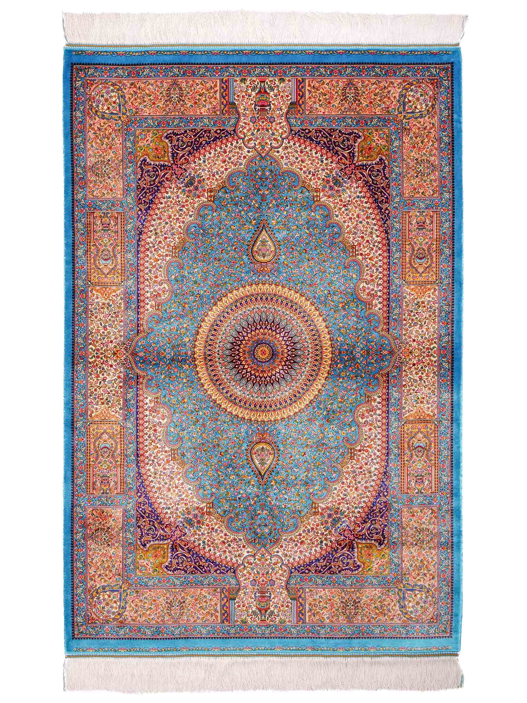 Ghom Maschinenteppich "Homay" 150 x 100 cm aus pflanzlicher Seide (Viskose) mit Medaillon, Hellblau, Cremeweiß. Teppichnummer: V45TC150H. Persian Luxury Collection by Khademi. Made in Iran / Persia – Vertrieb durch JUPITER Intl.