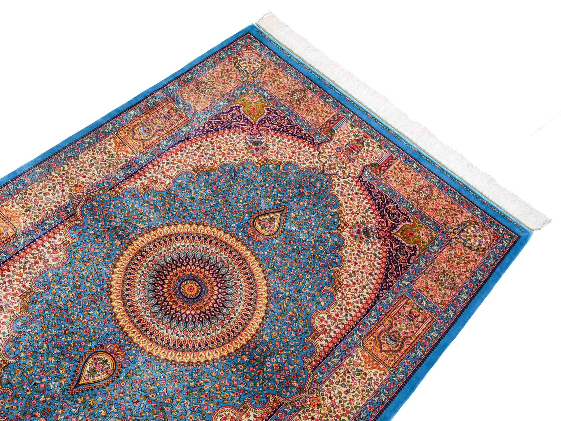 Ghom Maschinenteppich "Homay" 150 x 100 cm aus pflanzlicher Seide (Viskose) mit Medaillon, Hellblau, Cremeweiß. Teppichnummer: V45TC150H. Persian Luxury Collection by Khademi. Made in Iran / Persia – Vertrieb durch JUPITER Intl.