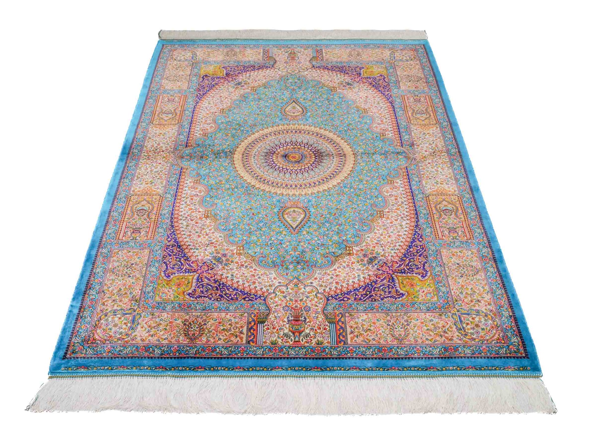 Ghom Maschinenteppich "Homay" 150 x 100 cm aus pflanzlicher Seide (Viskose) mit Medaillon, Hellblau, Cremeweiß. Teppichnummer: V45TC150H. Persian Luxury Collection by Khademi. Made in Iran / Persia – Vertrieb durch JUPITER Intl.