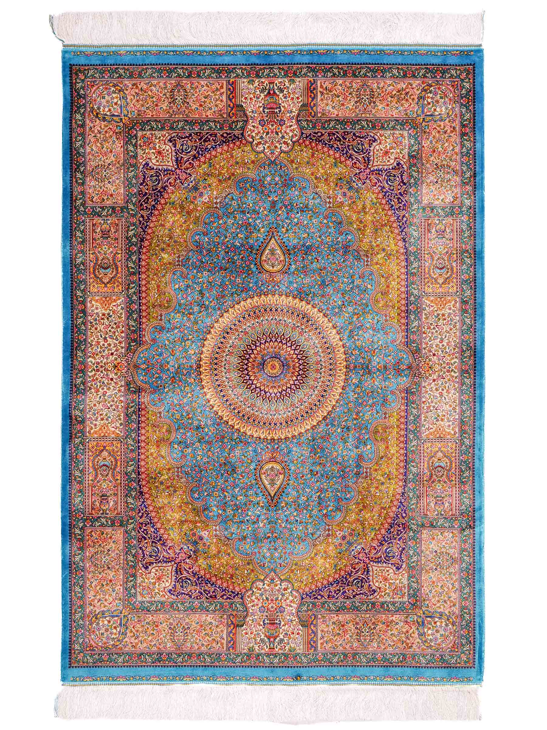 Ghom Maschinenteppich "Homay" 150 x 100 cm aus pflanzlicher Seide (Viskose) mit Medaillon, Hellblau, Hellgrün. Teppichnummer: V45TG150H. Persian Luxury Collection by Khademi. Made in Iran / Persia – Vertrieb durch JUPITER Intl.
