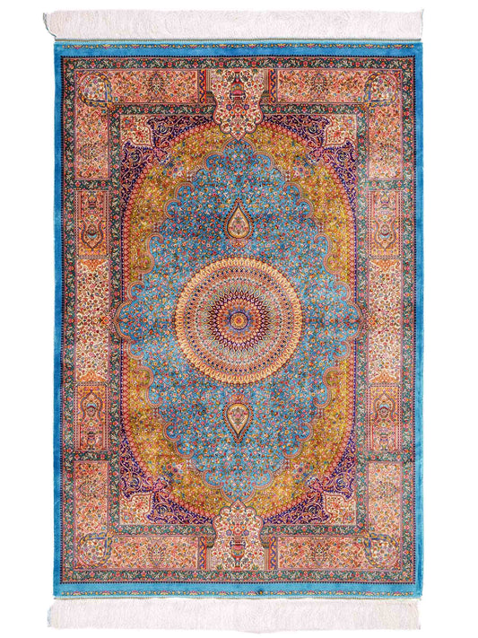 Ghom Maschinenteppich "Homay" 150 x 100 cm aus pflanzlicher Seide (Viskose) mit Medaillon, Hellblau, Hellgrün. Teppichnummer: V45TG150H. Persian Luxury Collection by Khademi. Made in Iran / Persia – Vertrieb durch JUPITER Intl.