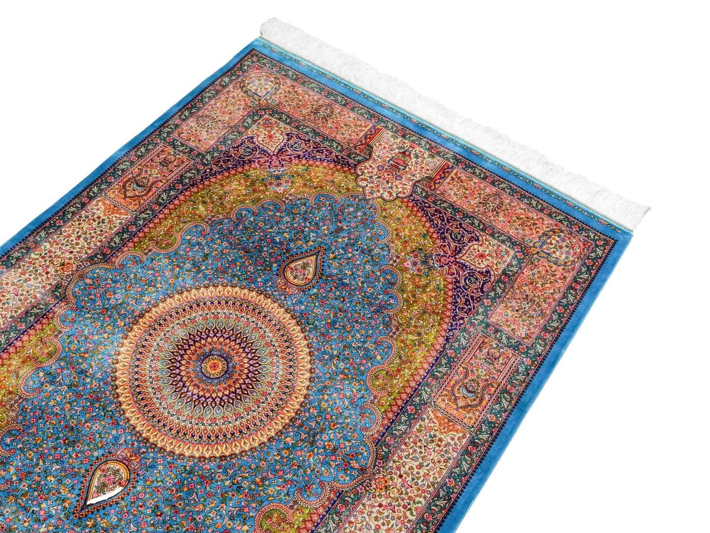 Ghom Maschinenteppich "Homay" 150 x 100 cm aus pflanzlicher Seide (Viskose) mit Medaillon, Hellblau, Hellgrün. Teppichnummer: V45TG150H. Persian Luxury Collection by Khademi. Made in Iran / Persia – Vertrieb durch JUPITER Intl.