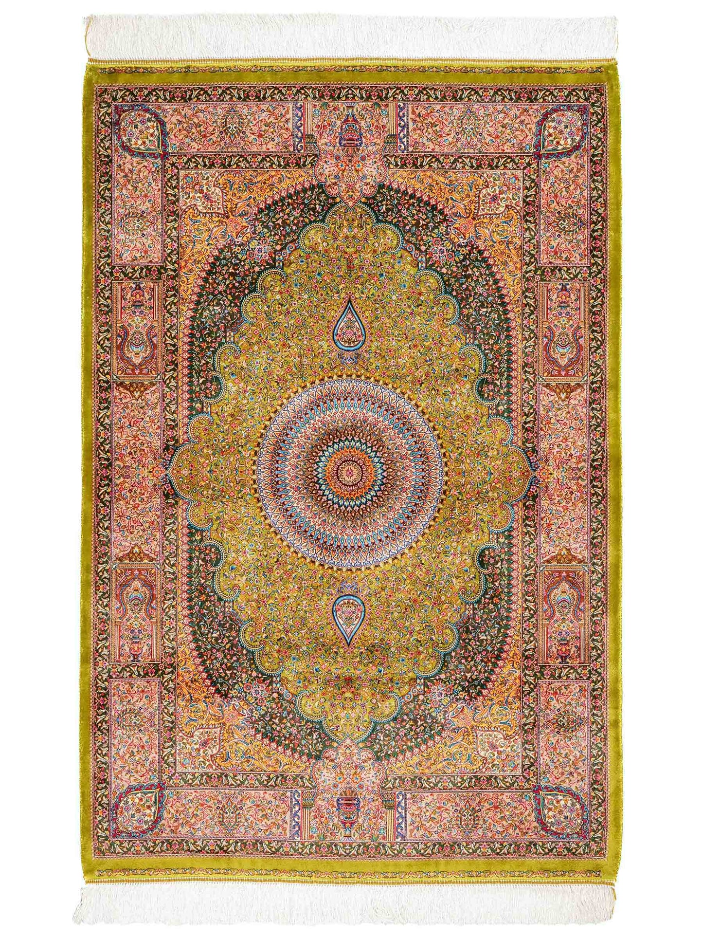 Ghom Maschinenteppich "Homay" 150 x 100 cm aus pflanzlicher Seide (Viskose) mit Medaillon, Hellgrün-Grün. Teppichnummer: V45LG150H. Persian Luxury Collection by Khademi. Made in Iran / Persia – Vertrieb durch JUPITER Intl.