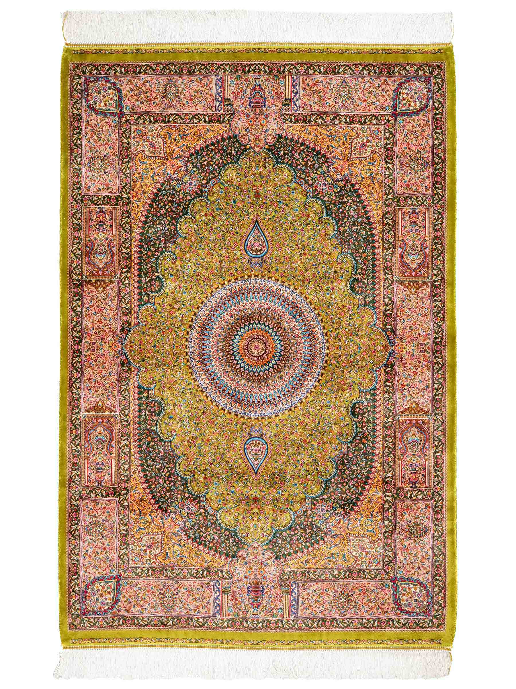 Ghom Maschinenteppich "Homay" 150 x 100 cm aus pflanzlicher Seide (Viskose) mit Medaillon, Hellgrün-Grün. Teppichnummer: V45LG150H. Persian Luxury Collection by Khademi. Made in Iran / Persia – Vertrieb durch JUPITER Intl.