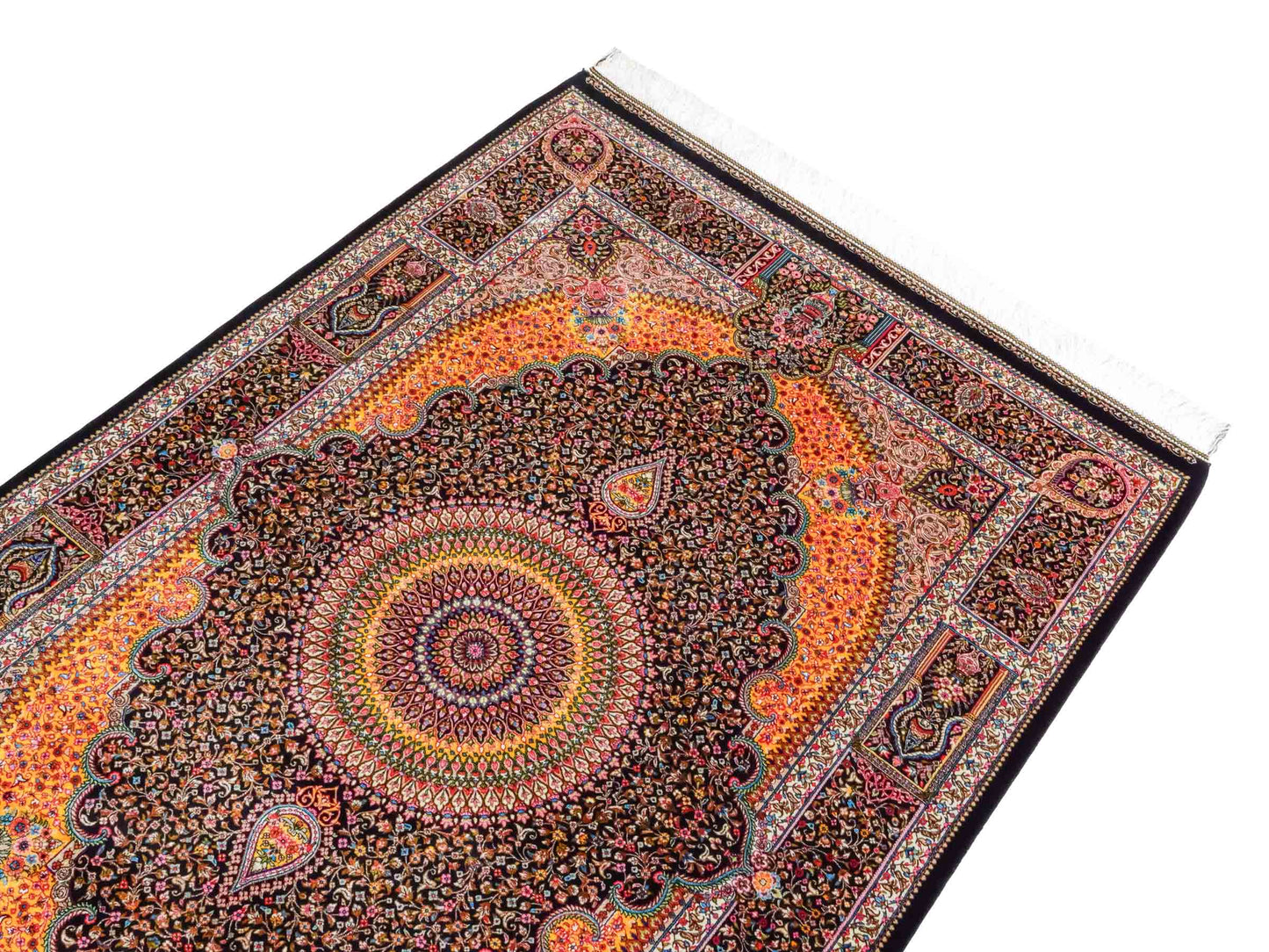 Ghom Maschinenteppich "Homay" 150 x 100 cm aus pflanzlicher Seide (Viskose) mit Medaillon, Schwarz. Teppichnummer: V45BK150H. Persian Luxury Collection by Khademi. Made in Iran / Persia – Vertrieb durch JUPITER Intl.