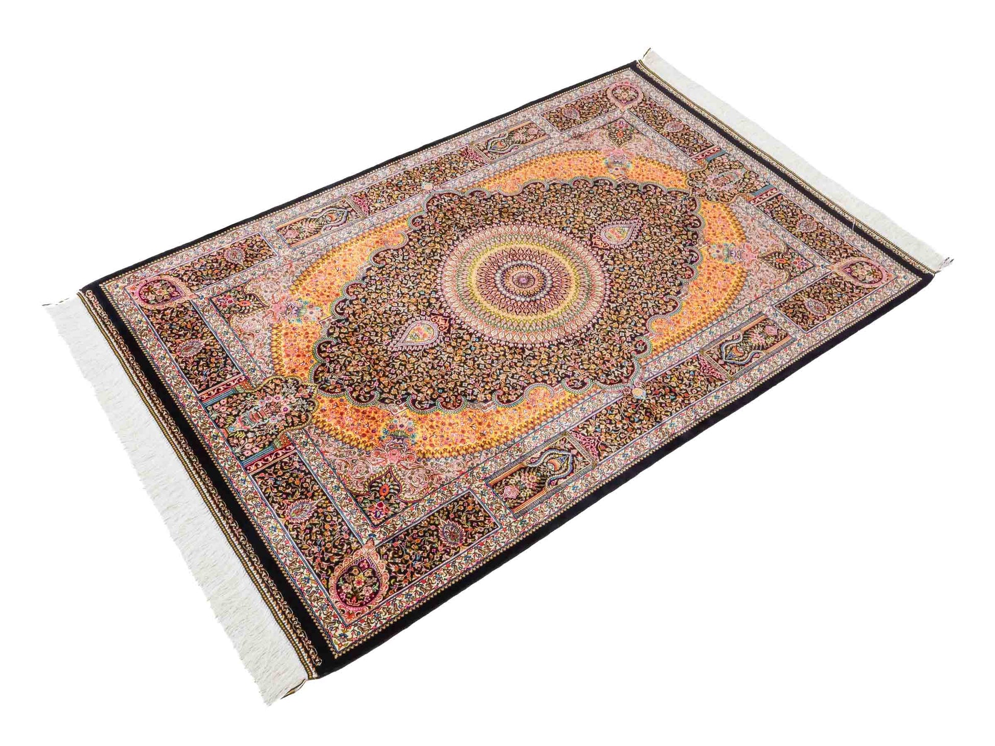 Ghom Maschinenteppich "Homay" 150 x 100 cm aus pflanzlicher Seide (Viskose) mit Medaillon, Schwarz. Teppichnummer: V45BK150H. Persian Luxury Collection by Khademi. Made in Iran / Persia – Vertrieb durch JUPITER Intl.