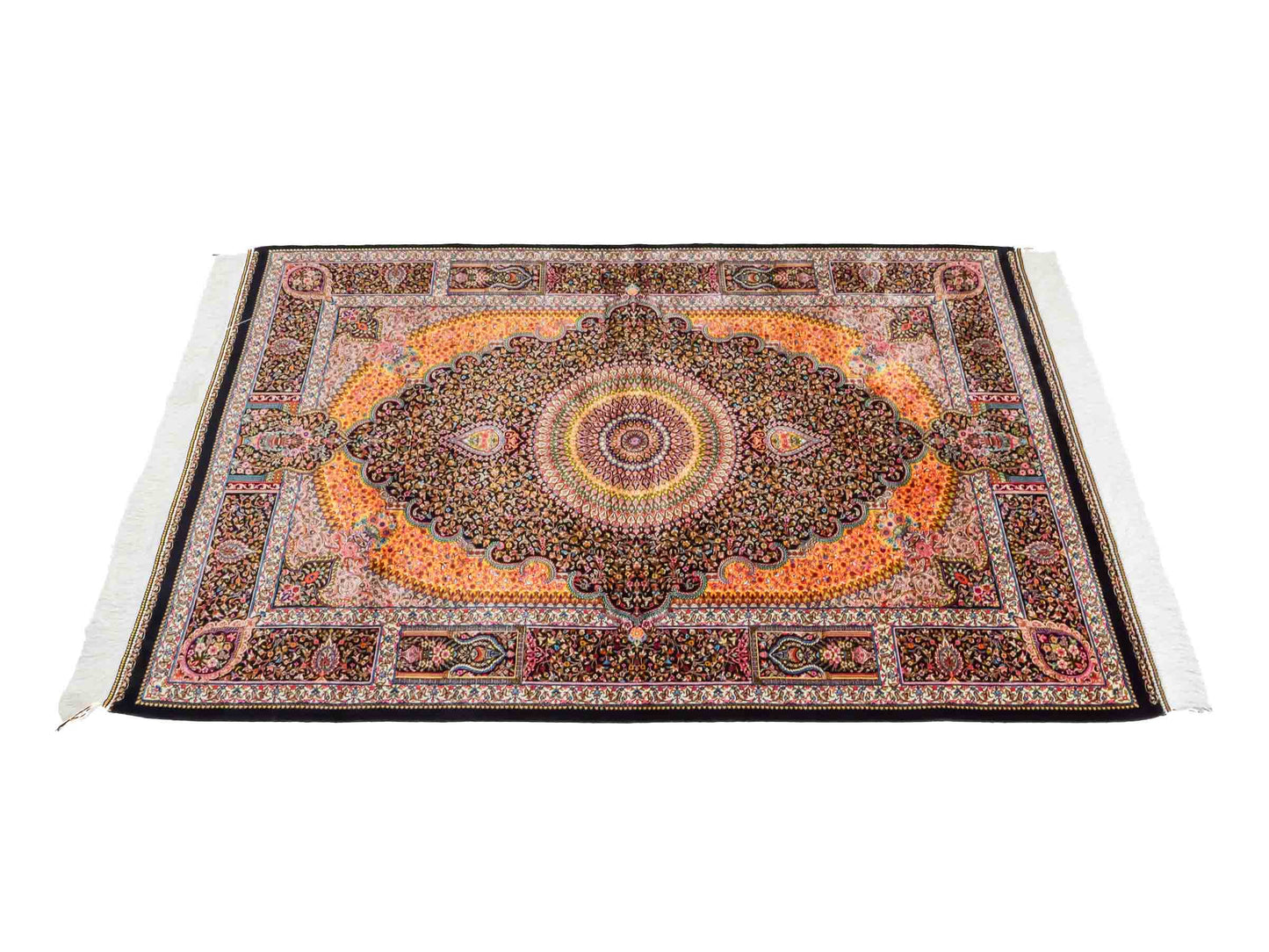 Ghom Maschinenteppich "Homay" 150 x 100 cm aus pflanzlicher Seide (Viskose) mit Medaillon, Schwarz. Teppichnummer: V45BK150H. Persian Luxury Collection by Khademi. Made in Iran / Persia – Vertrieb durch JUPITER Intl.