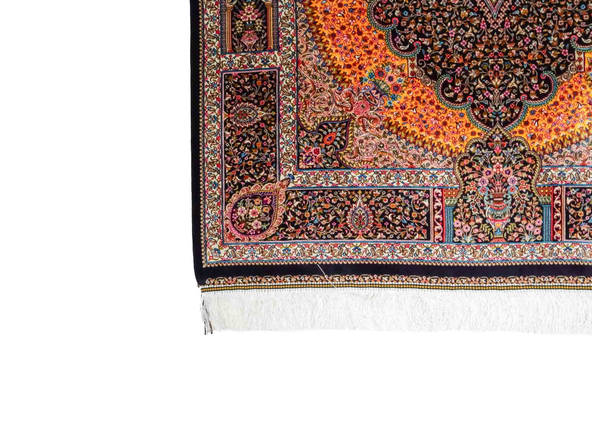 Ghom Maschinenteppich "Homay" 150 x 100 cm aus pflanzlicher Seide (Viskose) mit Medaillon, Schwarz. Teppichnummer: V45BK150H. Persian Luxury Collection by Khademi. Made in Iran / Persia – Vertrieb durch JUPITER Intl.