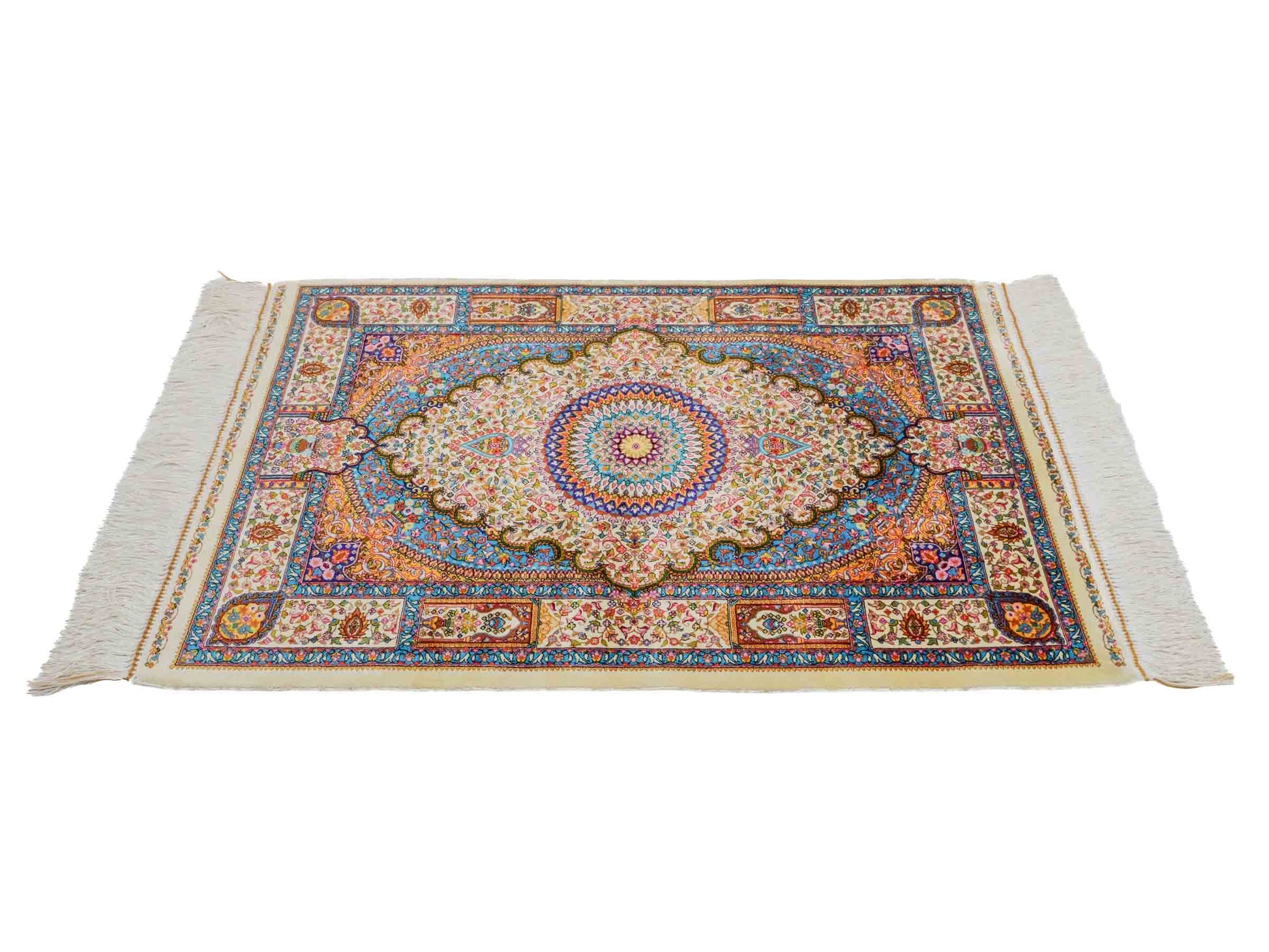 Ghom Maschinenteppich "Homay" 90 x 60 cm aus pflanzlicher Seide (Viskose) mit Medaillon, Cremeweiß, Hellblau. Teppichnummer: V45CT054H. Persian Luxury Collection by Khademi. Made in Iran / Persia – Vertrieb durch JUPITER Intl.
