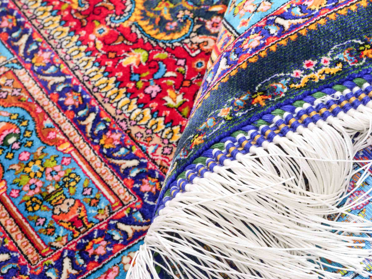 Ghom Maschinenteppich "Homay" 90 x 60 cm aus pflanzlicher Seide (Viskose) mit Medaillon, Dunkelgrün, Hellblau. Teppichnummer: V45DT054H. Persian Luxury Collection by Khademi. Made in Iran / Persia – Vertrieb durch JUPITER Intl.