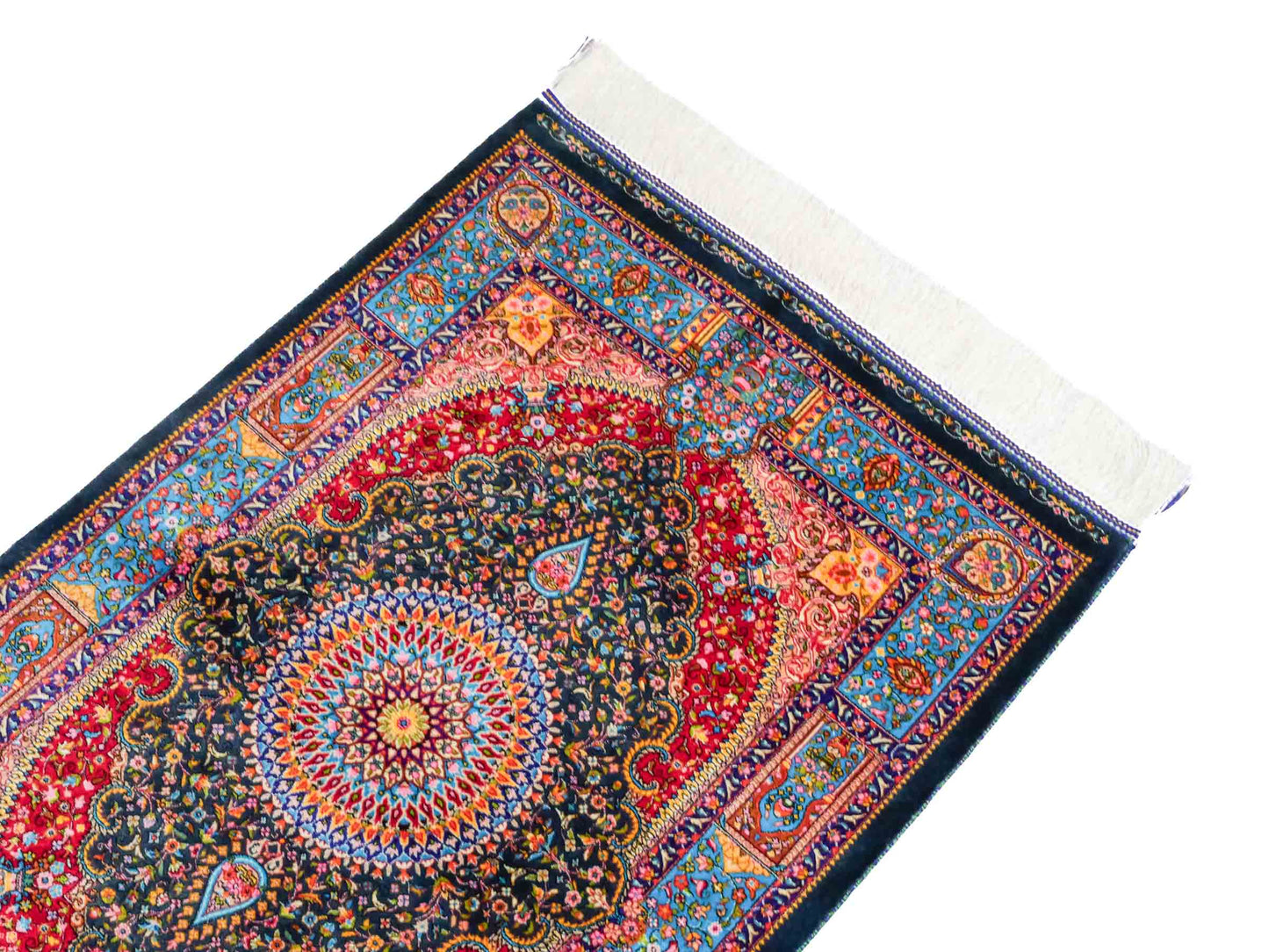 Ghom Maschinenteppich "Homay" 90 x 60 cm aus pflanzlicher Seide (Viskose) mit Medaillon, Dunkelgrün, Hellblau. Teppichnummer: V45DT054H. Persian Luxury Collection by Khademi. Made in Iran / Persia – Vertrieb durch JUPITER Intl.