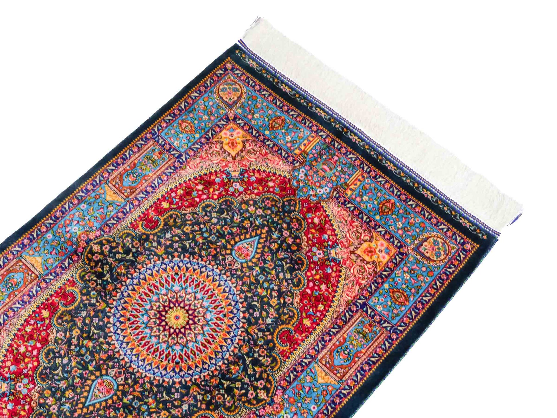 Ghom Maschinenteppich "Homay" 90 x 60 cm aus pflanzlicher Seide (Viskose) mit Medaillon, Dunkelgrün, Hellblau. Teppichnummer: V45DT054H. Persian Luxury Collection by Khademi. Made in Iran / Persia – Vertrieb durch JUPITER Intl.