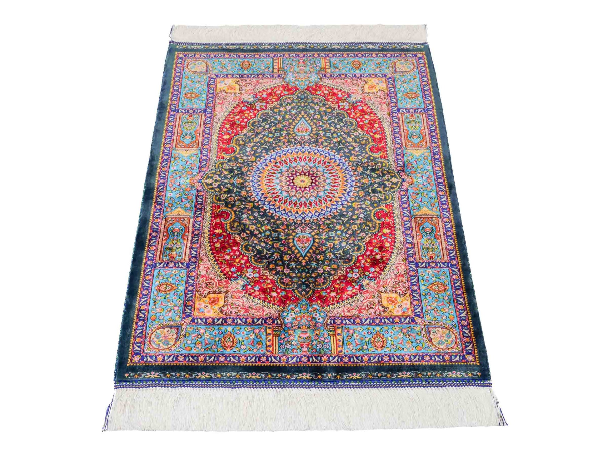 Ghom Maschinenteppich "Homay" 90 x 60 cm aus pflanzlicher Seide (Viskose) mit Medaillon, Dunkelgrün, Hellblau. Teppichnummer: V45DT054H. Persian Luxury Collection by Khademi. Made in Iran / Persia – Vertrieb durch JUPITER Intl.