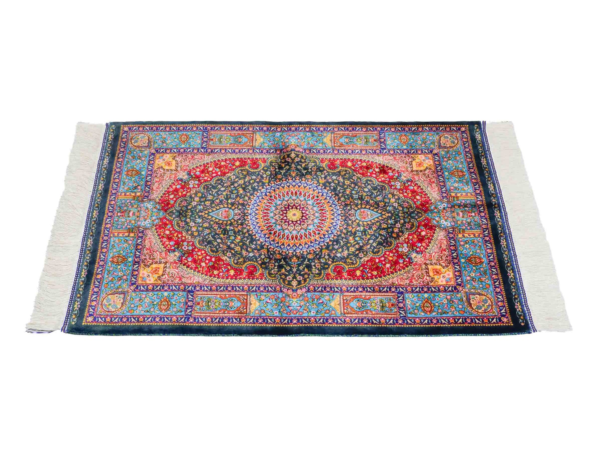 Ghom Maschinenteppich "Homay" 90 x 60 cm aus pflanzlicher Seide (Viskose) mit Medaillon, Dunkelgrün, Hellblau. Teppichnummer: V45DT054H. Persian Luxury Collection by Khademi. Made in Iran / Persia – Vertrieb durch JUPITER Intl.