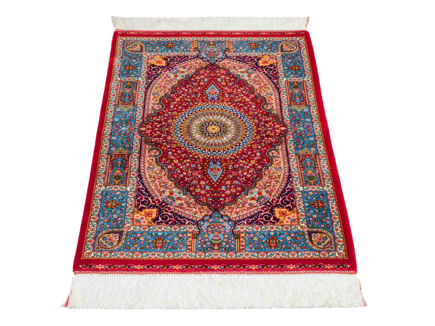 Ghom Maschinenteppich "Homay" 90 x 60 cm aus pflanzlicher Seide (Viskose) mit Medaillon, Rot, Hellblau. Teppichnummer: V45RD054H. Persian Luxury Collection by Khademi. Made in Iran / Persia – Vertrieb durch JUPITER Intl.