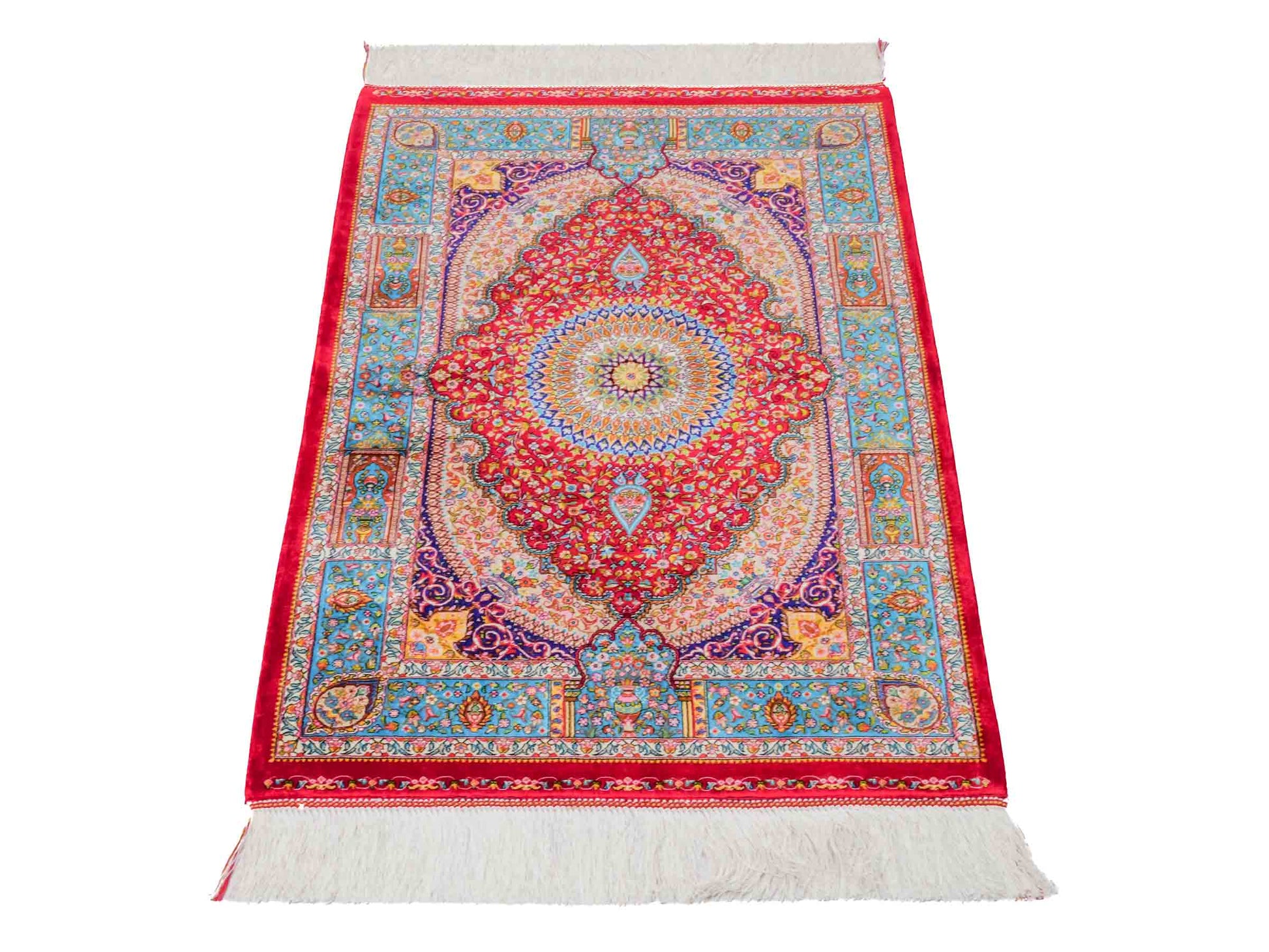 Ghom Maschinenteppich "Homay" 90 x 60 cm aus pflanzlicher Seide (Viskose) mit Medaillon, Rot, Hellblau. Teppichnummer: V45RD054H. Persian Luxury Collection by Khademi. Made in Iran / Persia – Vertrieb durch JUPITER Intl.