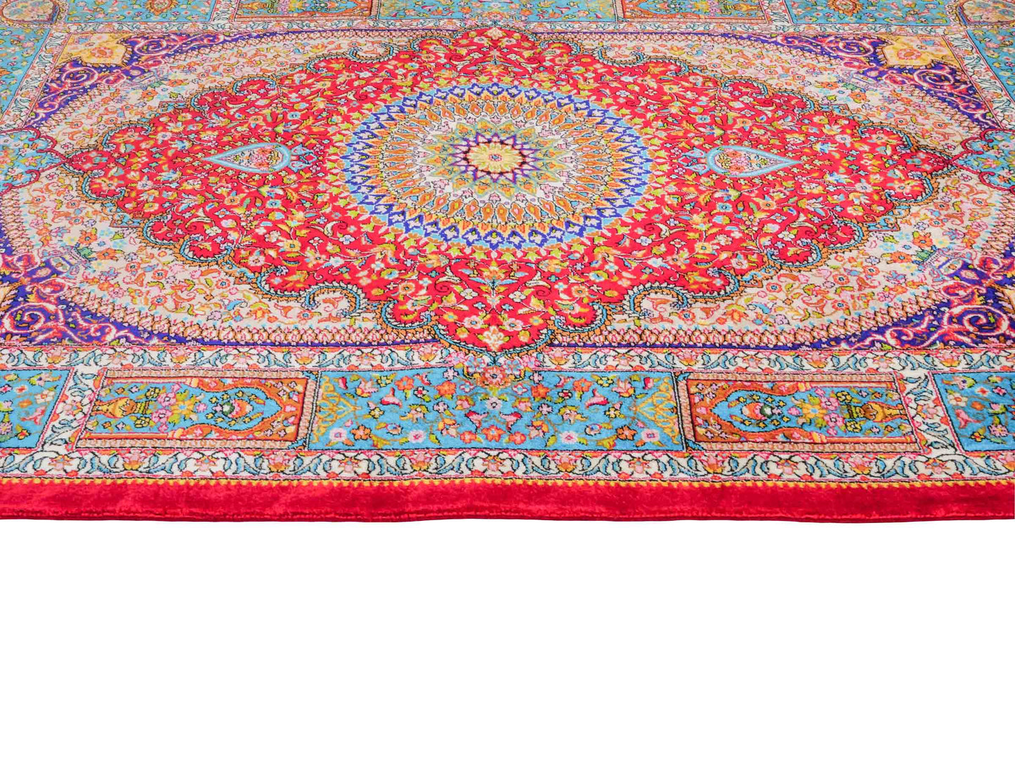 Ghom Maschinenteppich "Homay" 90 x 60 cm aus pflanzlicher Seide (Viskose) mit Medaillon, Rot, Hellblau. Teppichnummer: V45RD054H. Persian Luxury Collection by Khademi. Made in Iran / Persia – Vertrieb durch JUPITER Intl.