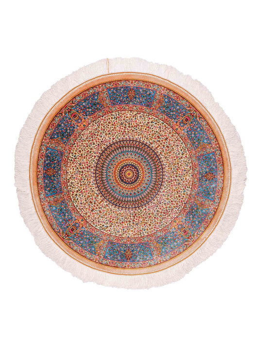 Runder Ghom Maschinenteppich "Hushang" 100 x 100 cm aus pflanzlicher Seide (Viskose) mit Medaillon, Cremeweiß, Hellblau. Teppichnummer: V46CT100H. Persian Luxury Collection by Khademi. Made in Iran / Persia – Vertrieb durch JUPITER Intl.