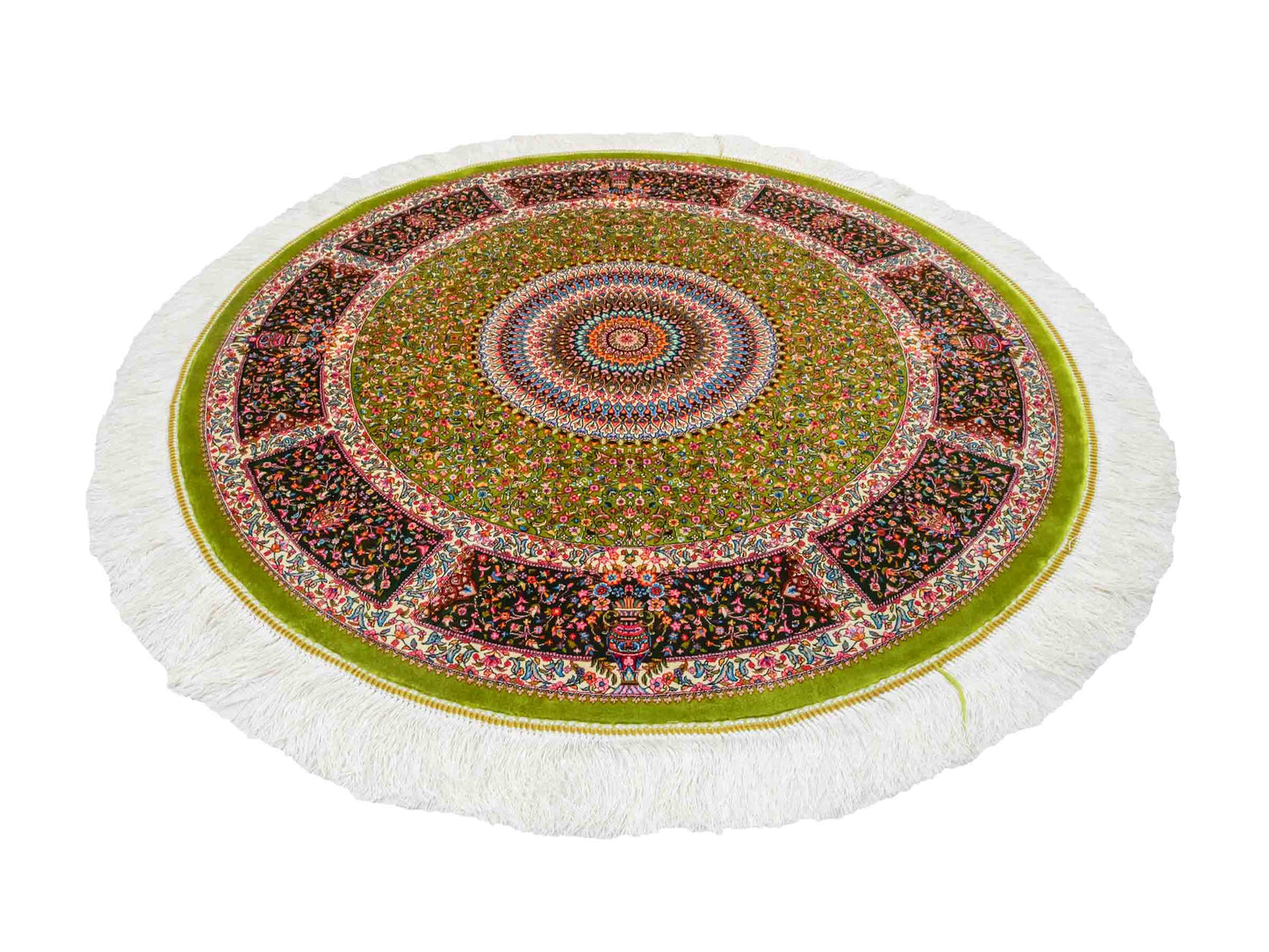 Runder Ghom Maschinenteppich "Hushang" 100 x 100 cm aus pflanzlicher Seide (Viskose) mit Medaillon, Grün, Hellgrün. Teppichnummer: V46LM100H. Persian Luxury Collection by Khademi. Made in Iran / Persia – Vertrieb durch JUPITER Intl.