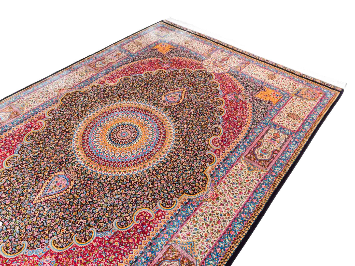 Ghom Maschinenteppich "Iraj" 300 x 200 cm aus pflanzlicher Seide (Viskose) mit Medaillon, Schwarz, Cremeweiß. Teppichnummer: V47BC600H. Persian Luxury Collection by Khademi. Made in Iran / Persia – Vertrieb durch JUPITER Intl.
