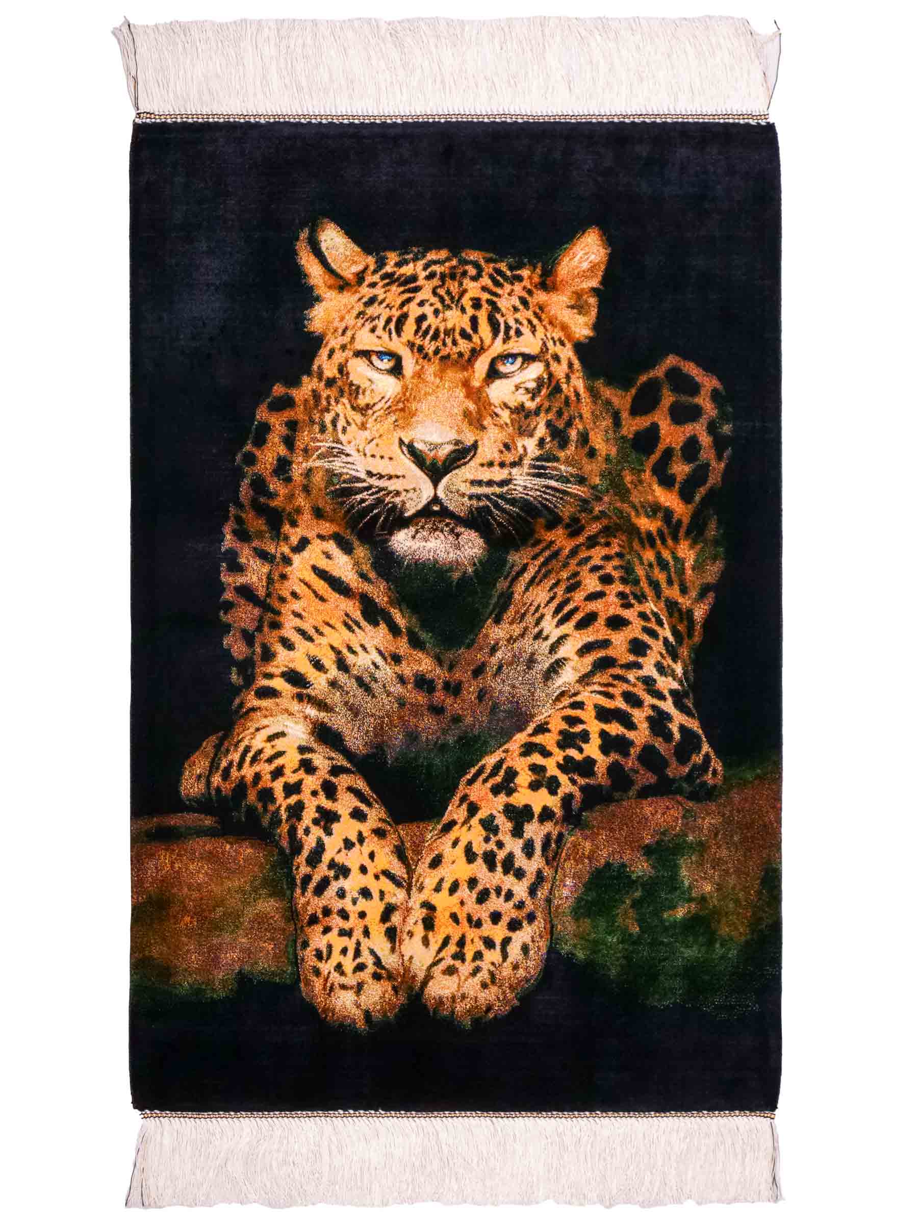 Ghom Maschinenteppich "Iranischer Gepard" 90 x 60 cm aus pflanzlicher Seide (Viskose) mit Bildmotiv, Schwarz, Gelb. Teppichnummer: V59MC054H. Persian Luxury Collection by Khademi. Made in Iran / Persia – Vertrieb durch JUPITER Intl.