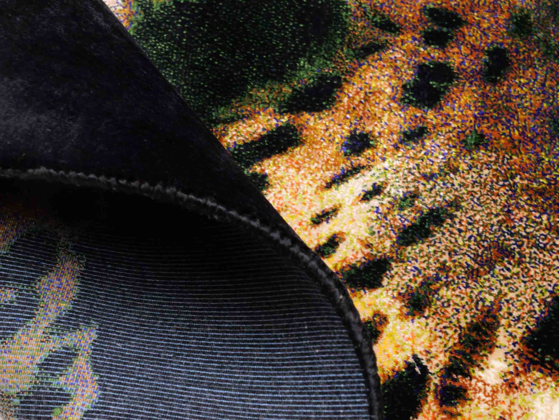 Ghom Maschinenteppich "Iranischer Gepard" 90 x 60 cm aus pflanzlicher Seide (Viskose) mit Bildmotiv, Schwarz, Gelb. Teppichnummer: V59MC054H. Persian Luxury Collection by Khademi. Made in Iran / Persia – Vertrieb durch JUPITER Intl.