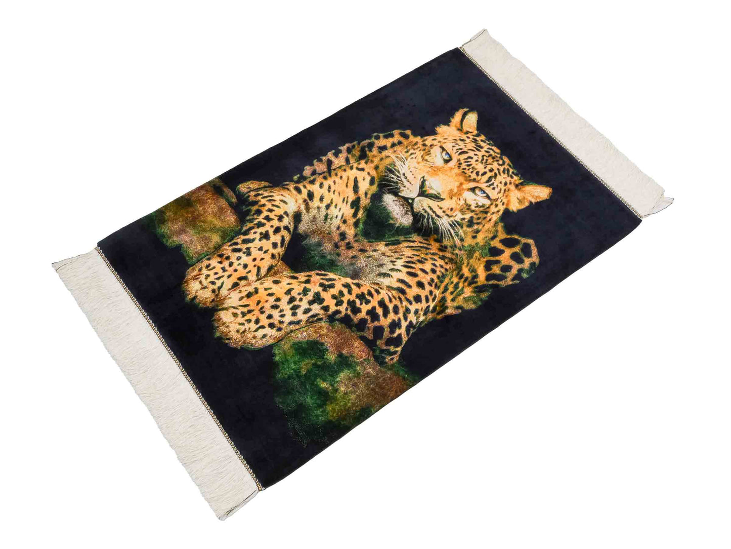Ghom Maschinenteppich "Iranischer Gepard" 90 x 60 cm aus pflanzlicher Seide (Viskose) mit Bildmotiv, Schwarz, Gelb. Teppichnummer: V59MC054H. Persian Luxury Collection by Khademi. Made in Iran / Persia – Vertrieb durch JUPITER Intl.