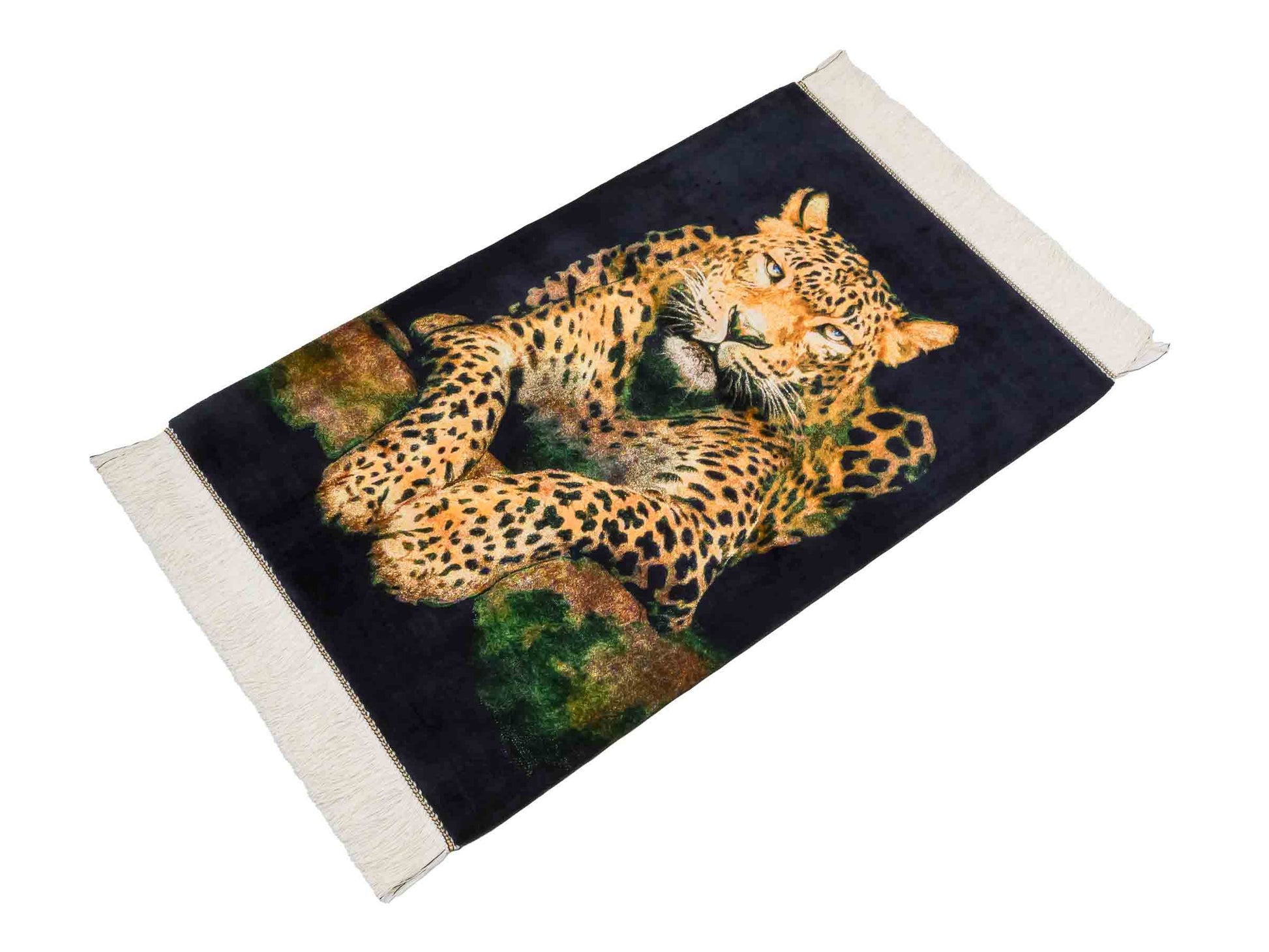 Ghom Maschinenteppich "Iranischer Gepard" 90 x 60 cm aus pflanzlicher Seide (Viskose) mit Bildmotiv, Schwarz, Gelb. Teppichnummer: V59MC054H. Persian Luxury Collection by Khademi. Made in Iran / Persia – Vertrieb durch JUPITER Intl.