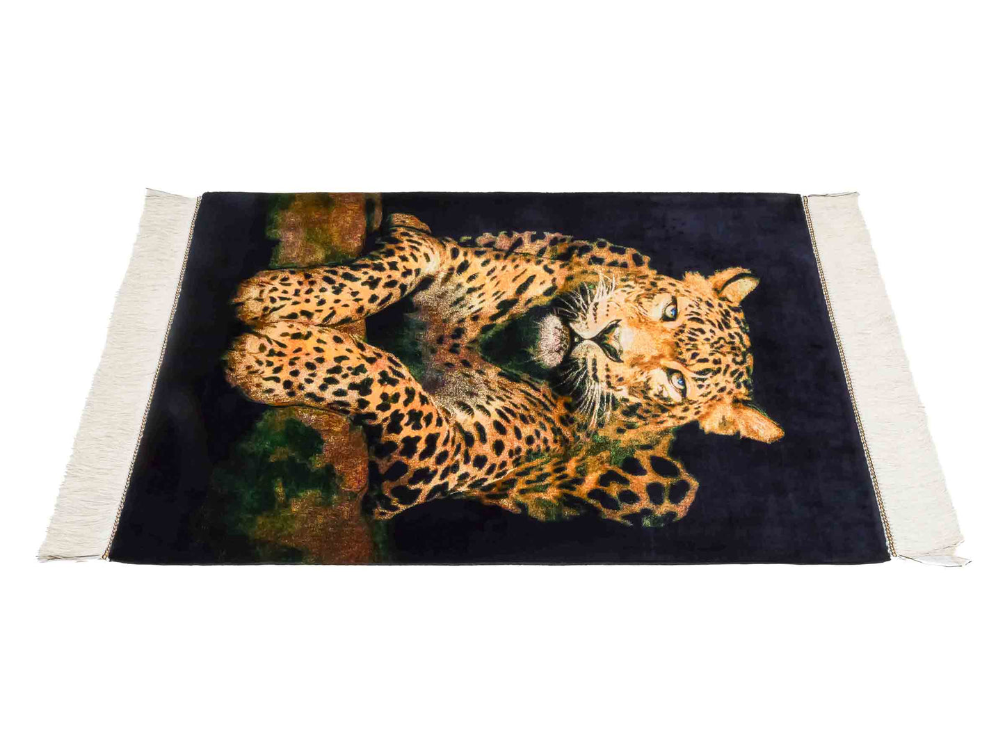 Ghom Maschinenteppich "Iranischer Gepard" 90 x 60 cm aus pflanzlicher Seide (Viskose) mit Bildmotiv, Schwarz, Gelb. Teppichnummer: V59MC054H. Persian Luxury Collection by Khademi. Made in Iran / Persia – Vertrieb durch JUPITER Intl.
