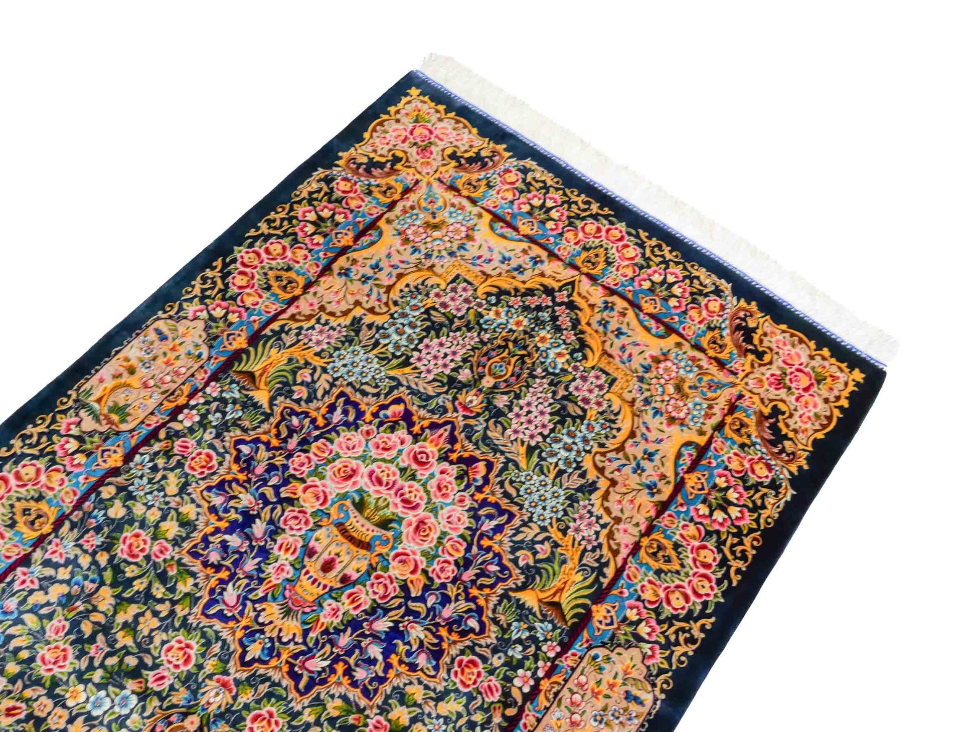 Ghom Maschinenteppich "Kaveh" 150 x 100 cm aus pflanzlicher Seide (Viskose) mit floralem Bildmotiv, Blau und Grün. Teppichnummer: V49TB150H Persian Luxury Collection by Khademi. Made in Iran / Persia – Vertrieb durch JUPITER Intl.