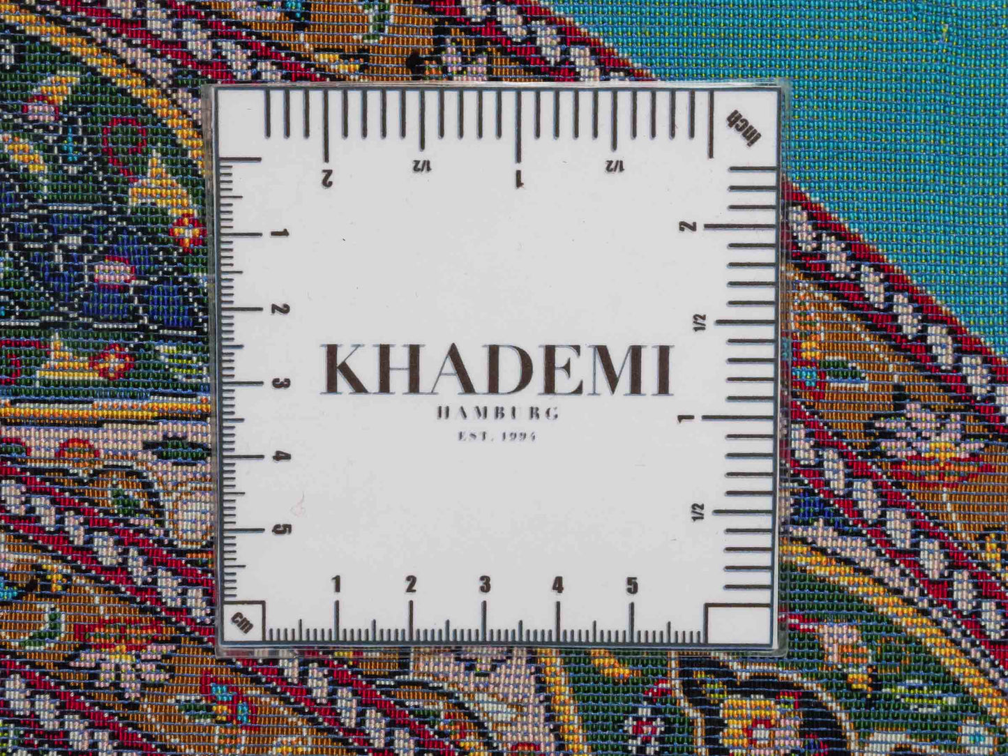 Runder Ghom Maschinenteppich "Kavus" 100 x 100 cm aus pflanzlicher Seide (Viskose) mit Gumbad-Medaillon, Hellblau. Teppichnummer: V50TQ100H. Persian Luxury Collection by Khademi. Made in Iran / Persia – Vertrieb durch JUPITER Intl.