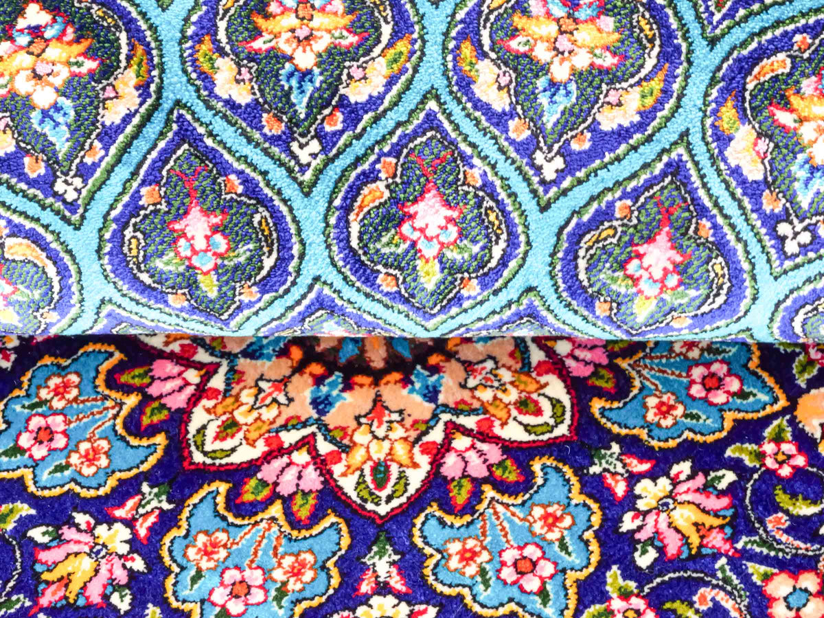 Runder Ghom Maschinenteppich "Kavus" 100 x 100 cm, mit Medaillon, aus pflanzlicher Seide (Viskose), Blau-Grün. Teppichnummer: V50TG100H. Persian Luxury Collection by Khademi. Made in Iran / Persia – Vertrieb durch JUPITER Intl.