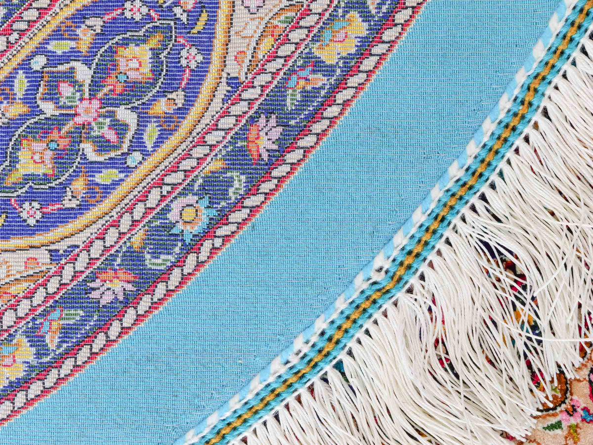 Runder Ghom Maschinenteppich "Kavus" 100 x 100 cm, mit Medaillon, aus pflanzlicher Seide (Viskose), Blau-Grün. Teppichnummer: V50TG100H. Persian Luxury Collection by Khademi. Made in Iran / Persia – Vertrieb durch JUPITER Intl.