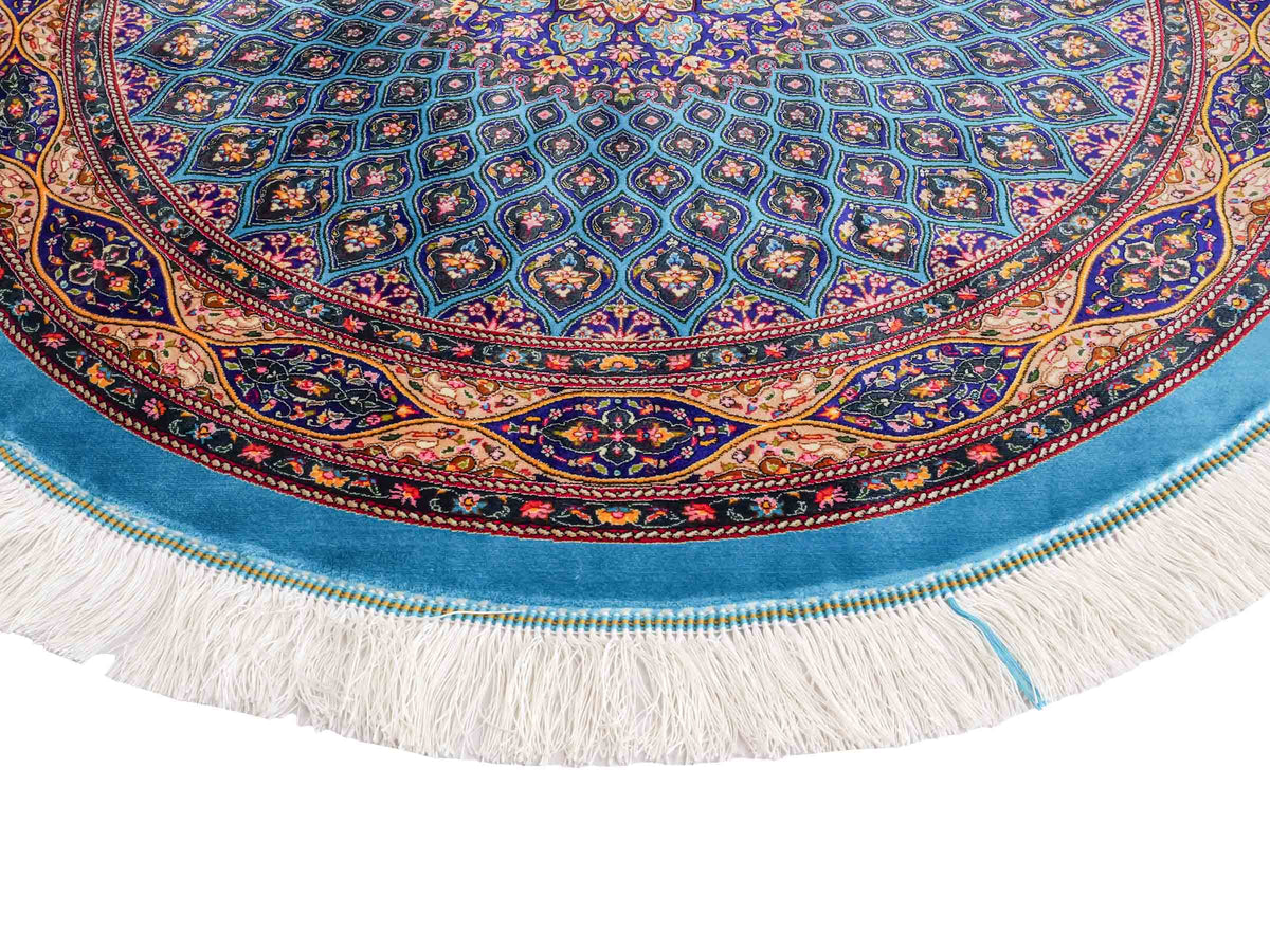 Runder Ghom Maschinenteppich "Kavus" 100 x 100 cm, mit Medaillon, aus pflanzlicher Seide (Viskose), Blau-Grün. Teppichnummer: V50TG100H. Persian Luxury Collection by Khademi. Made in Iran / Persia – Vertrieb durch JUPITER Intl.