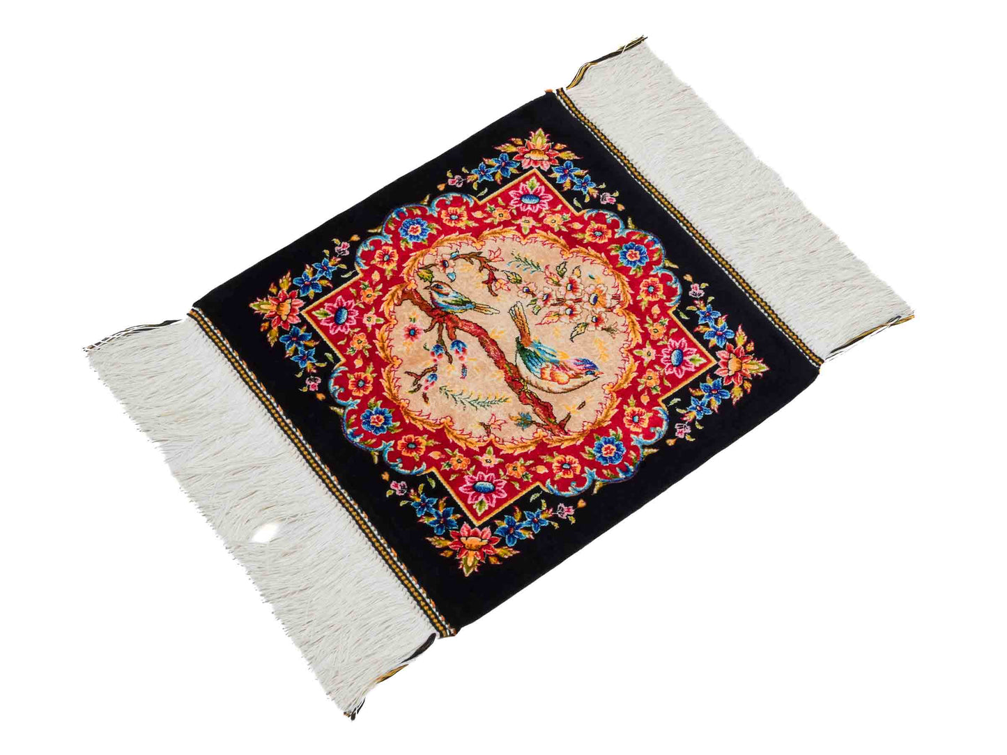 Ghom Maschinenteppich "Khosrow" 35 x 35 cm aus pflanzlicher Seide (Viskose) mit Bildmotiv, Schwarz, Beige, Rot. Teppichnummer: V52BK012H Persian Luxury Collection by Khademi. Made in Iran / Persia – Vertrieb durch JUPITER Intl.