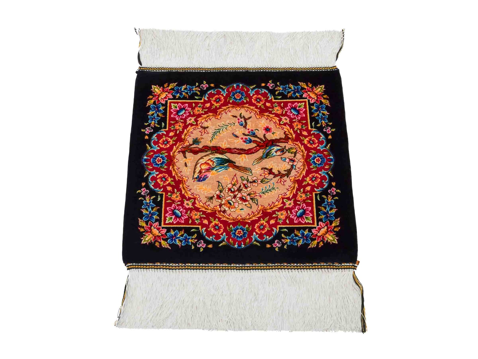 Ghom Maschinenteppich "Khosrow" 35 x 35 cm aus pflanzlicher Seide (Viskose) mit Bildmotiv, Schwarz, Beige, Rot. Teppichnummer: V52BK012H Persian Luxury Collection by Khademi. Made in Iran / Persia – Vertrieb durch JUPITER Intl.
