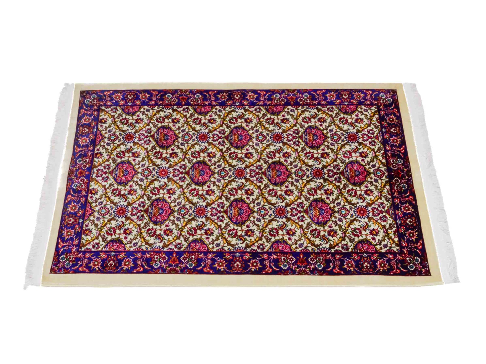 Ghom Maschinenteppich "Kiyumars" 90 x 60 cm aus pflanzlicher Seide (Viskose), Allover-Design, Cremeweiß, Blau, Rot. Teppichnummer: V53CR054M. Persian Luxury Collection by Khademi. Made in Iran / Persia – Vertrieb durch JUPITER Intl.
