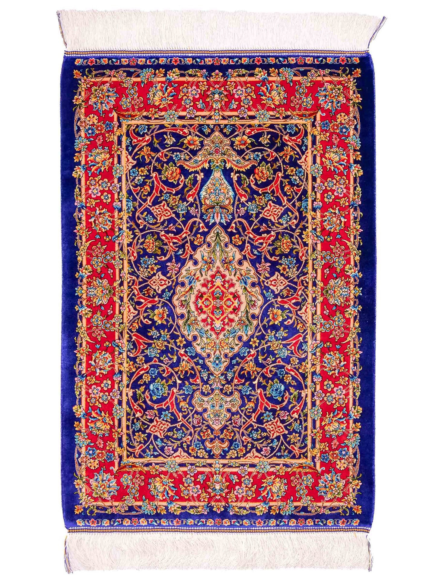 Ghom Maschinenteppich "Manijeh" 90 x 60 cm aus pflanzlicher Seide (Viskose) mit Medaillon, Dunkelblau, Rot. Teppichnummer: V55DB054H. Persian Luxury Collection by Khademi. Made in Iran / Persia – Vertrieb durch JUPITER Intl.