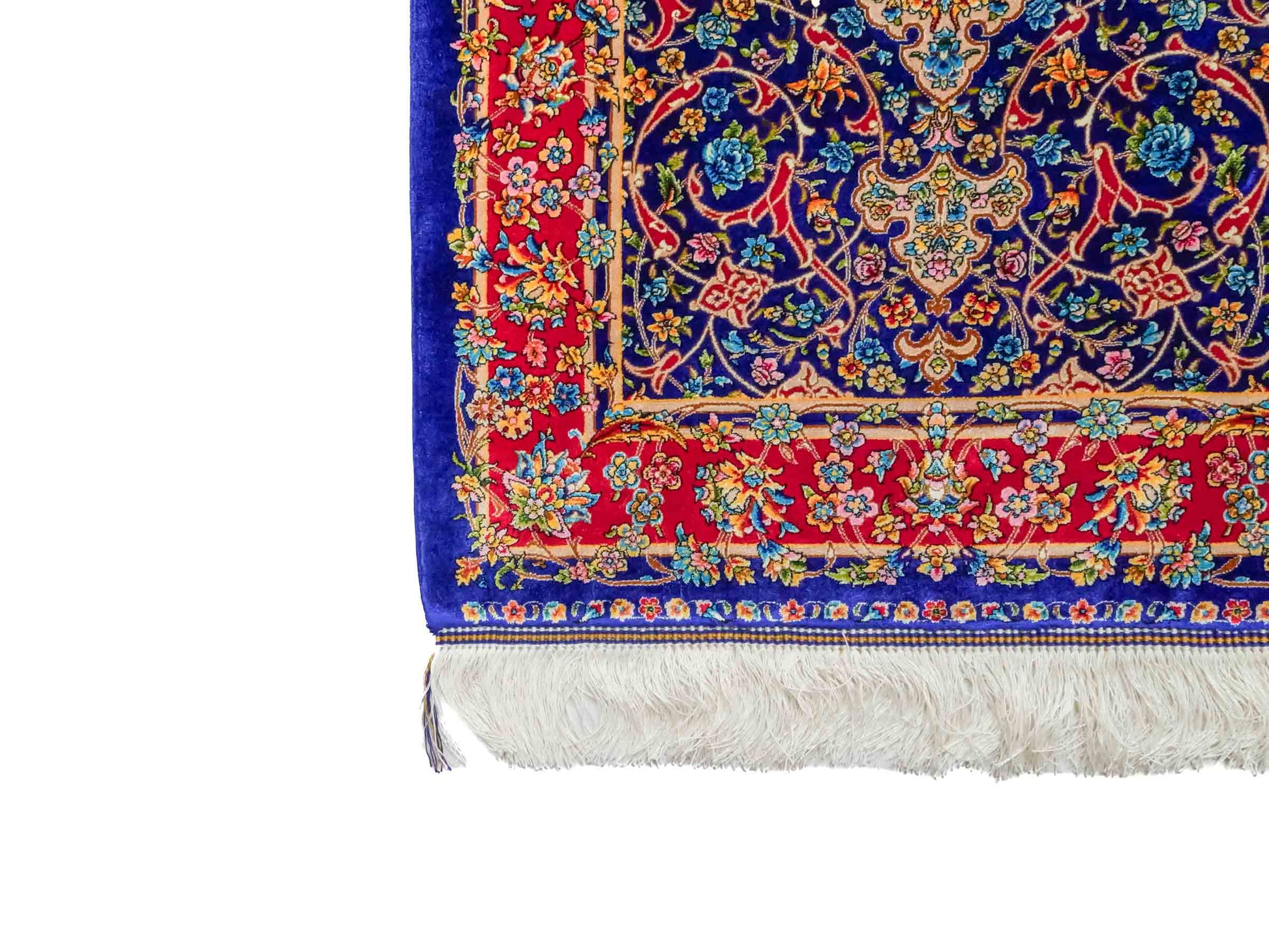 Ghom Maschinenteppich "Manijeh" 90 x 60 cm aus pflanzlicher Seide (Viskose) mit Medaillon, Dunkelblau, Rot. Teppichnummer: V55DB054H. Persian Luxury Collection by Khademi. Made in Iran / Persia – Vertrieb durch JUPITER Intl.