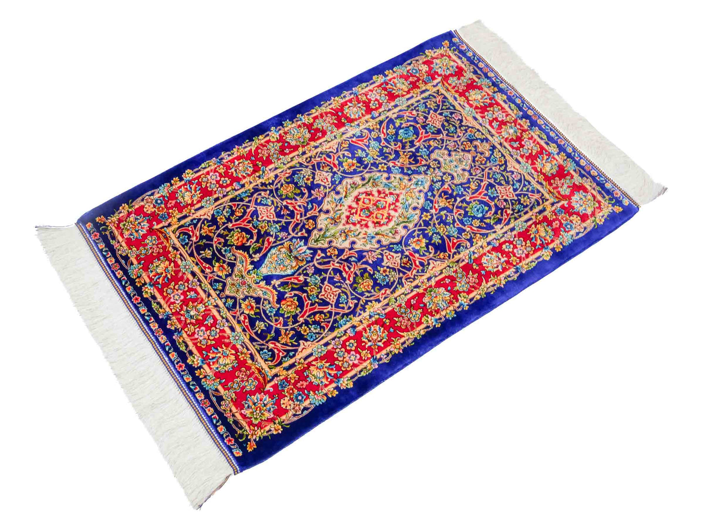 Ghom Maschinenteppich "Manijeh" 90 x 60 cm aus pflanzlicher Seide (Viskose) mit Medaillon, Dunkelblau, Rot. Teppichnummer: V55DB054H. Persian Luxury Collection by Khademi. Made in Iran / Persia – Vertrieb durch JUPITER Intl.