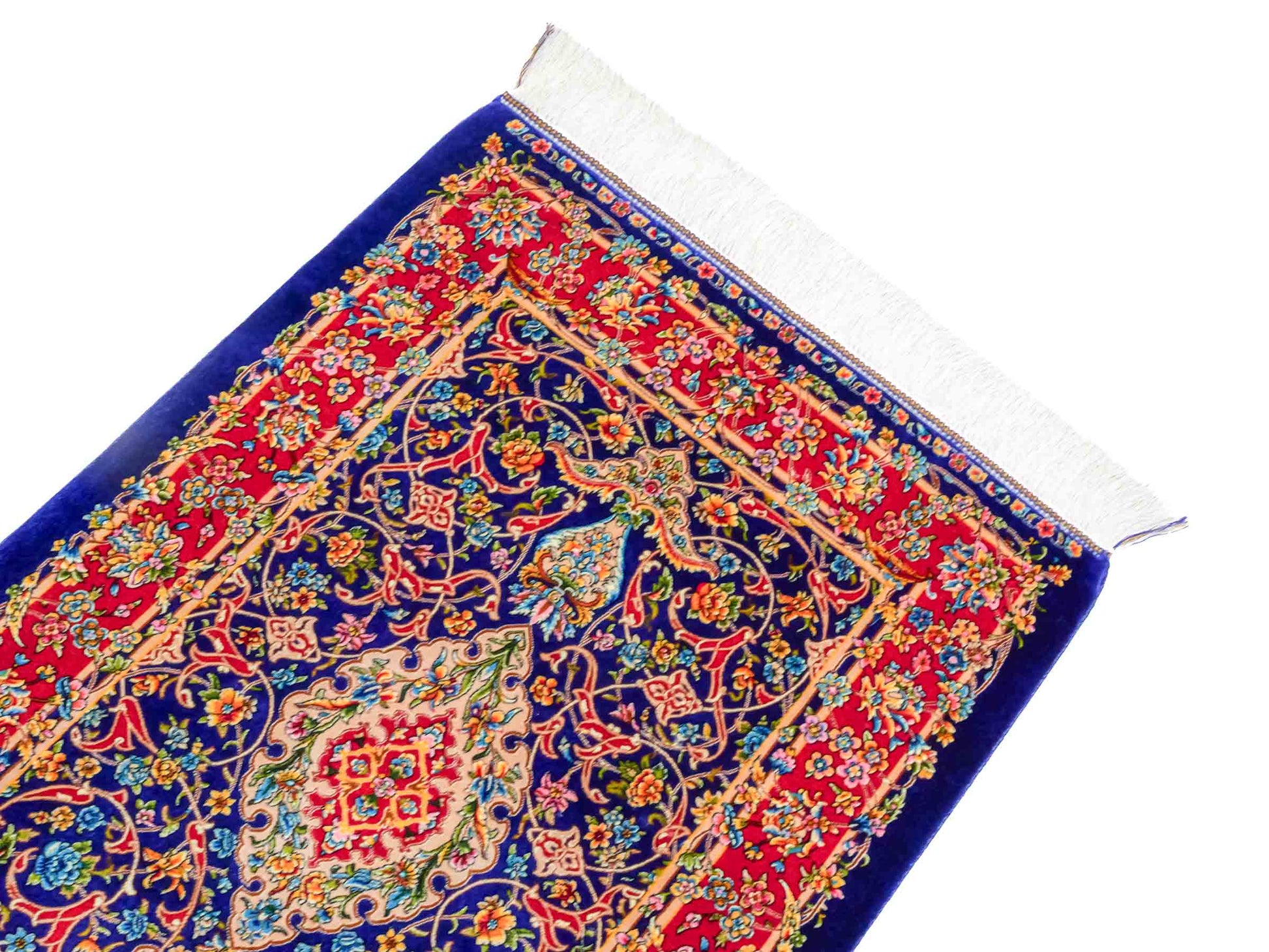 Ghom Maschinenteppich "Manijeh" 90 x 60 cm aus pflanzlicher Seide (Viskose) mit Medaillon, Dunkelblau, Rot. Teppichnummer: V55DB054H. Persian Luxury Collection by Khademi. Made in Iran / Persia – Vertrieb durch JUPITER Intl.