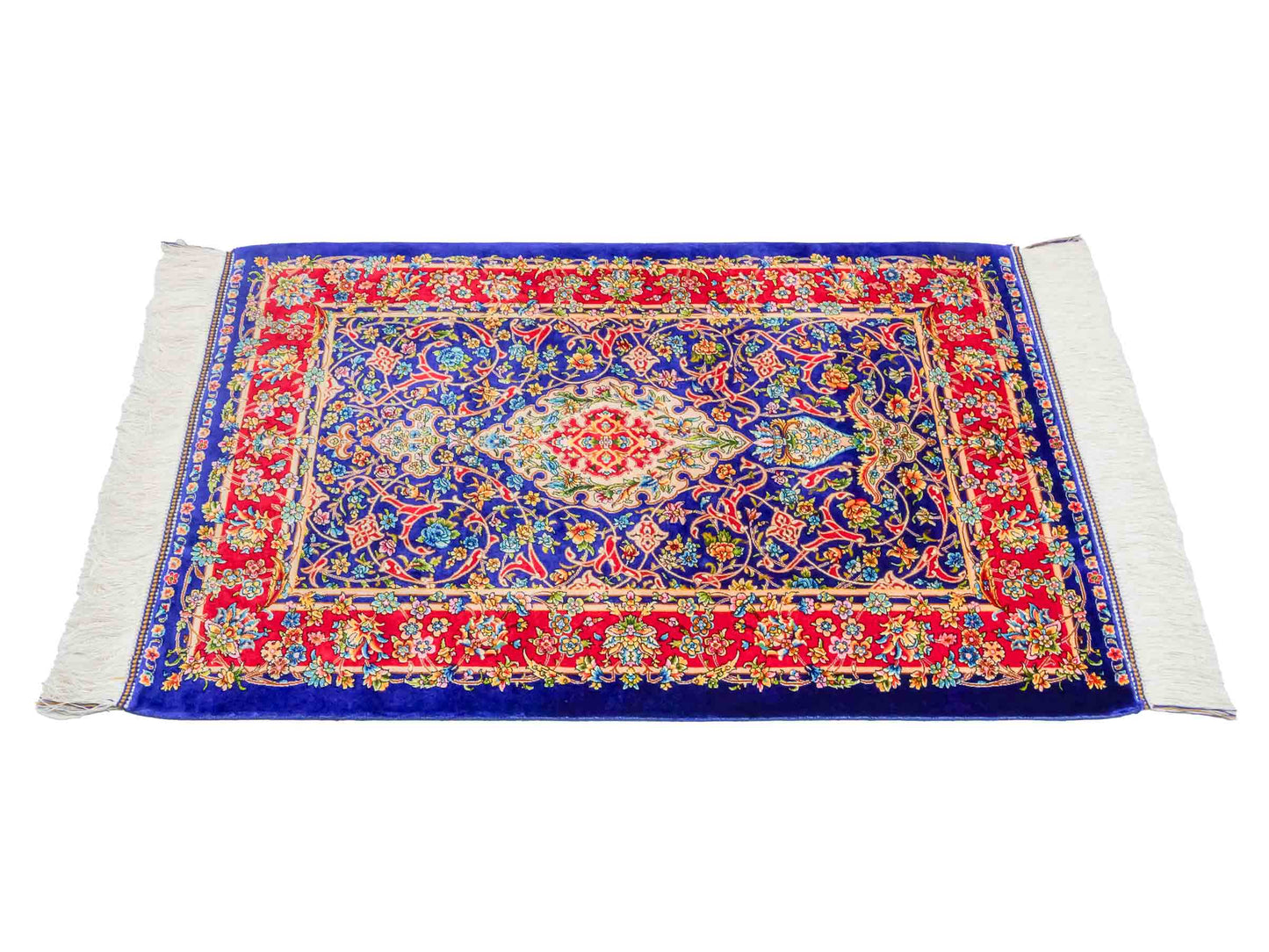 Ghom Maschinenteppich "Manijeh" 90 x 60 cm aus pflanzlicher Seide (Viskose) mit Medaillon, Dunkelblau, Rot. Teppichnummer: V55DB054H. Persian Luxury Collection by Khademi. Made in Iran / Persia – Vertrieb durch JUPITER Intl.