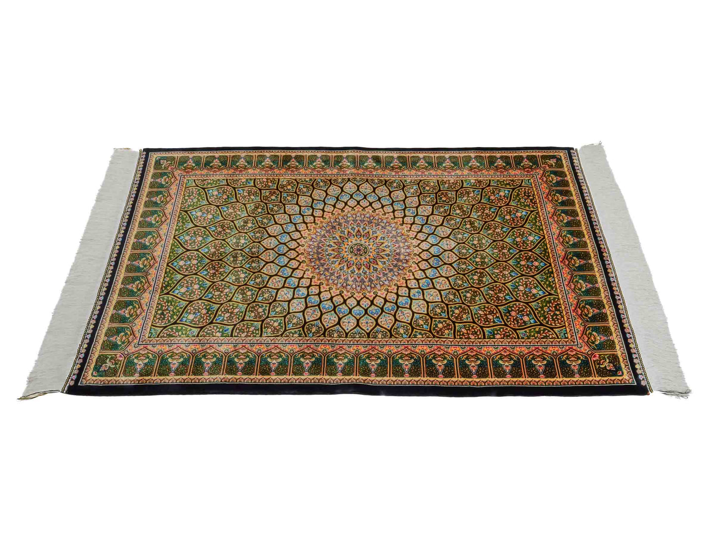 Ghom Maschinenteppich "Manuchehr" 120 x 80 cm aus pflanzlicher Seide (Viskose) mit Gumbad-Medaillon, Schwarz. Teppichnummer: V56BK096H. Persian Luxury Collection by Khademi. Made in Iran / Persia – Vertrieb durch JUPITER Intl.