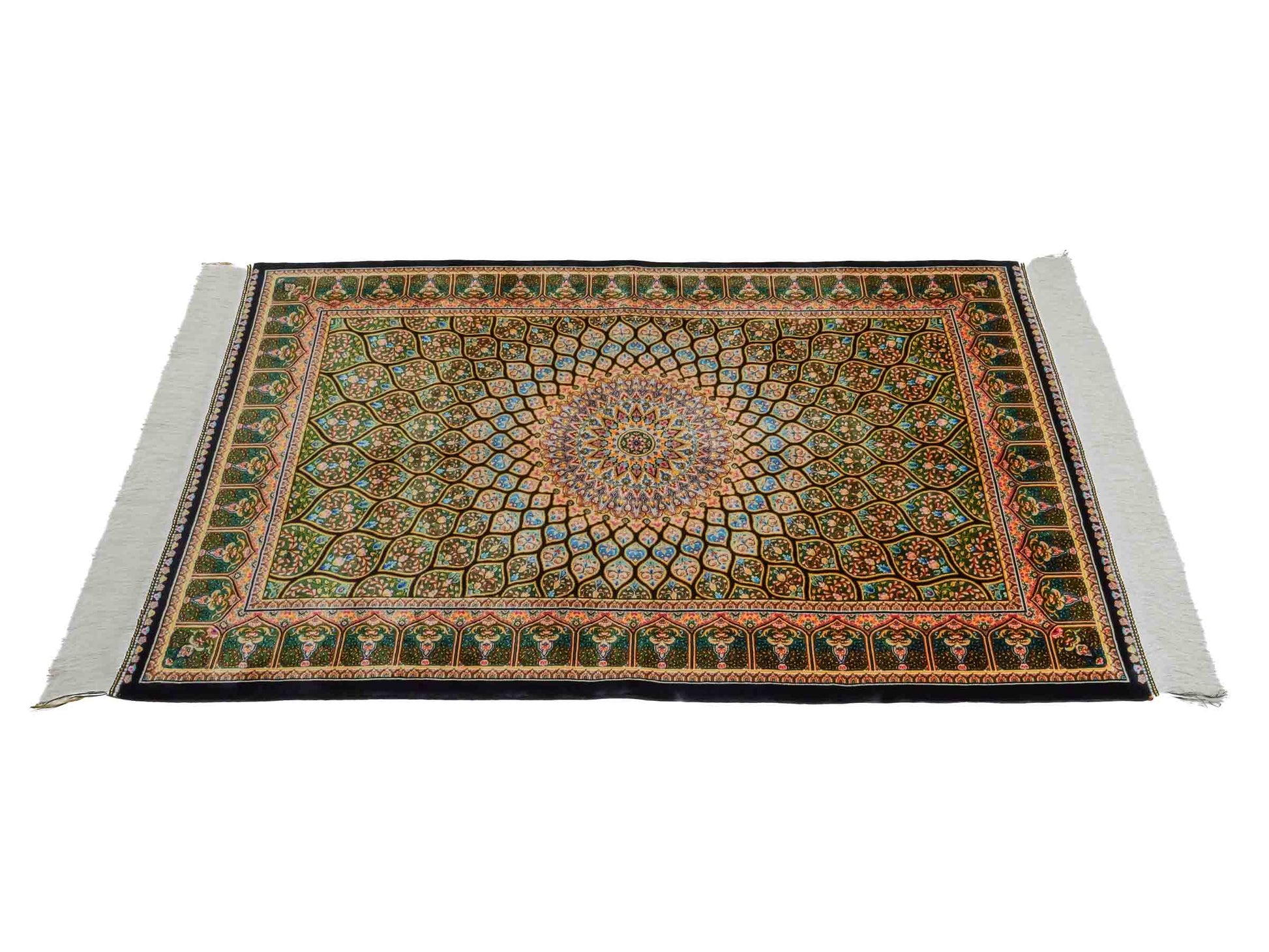 Ghom Maschinenteppich "Manuchehr" 120 x 80 cm aus pflanzlicher Seide (Viskose) mit Gumbad-Medaillon, Schwarz. Teppichnummer: V56BK096H. Persian Luxury Collection by Khademi. Made in Iran / Persia – Vertrieb durch JUPITER Intl.