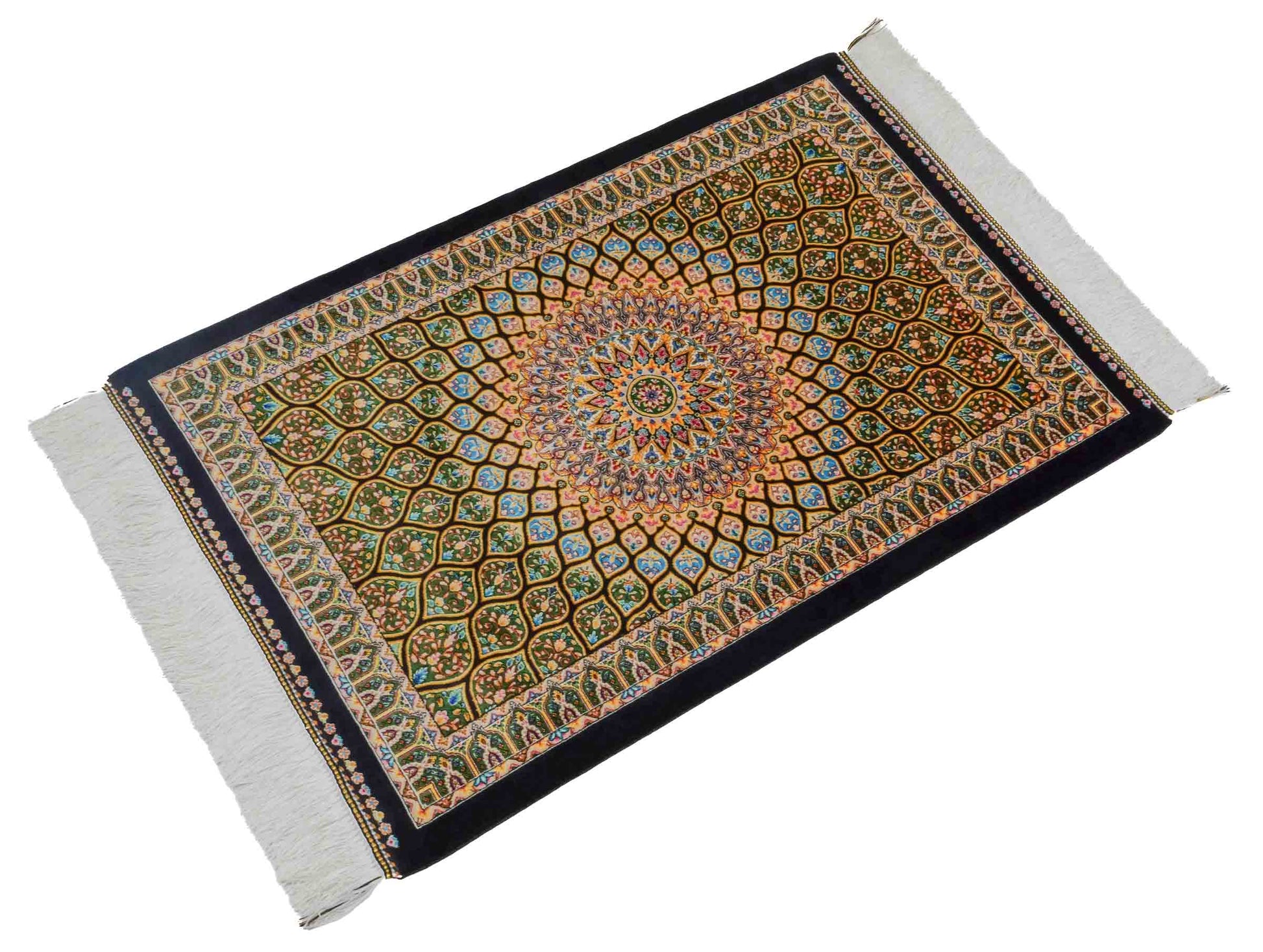 Ghom Maschinenteppich "Manuchehr" 90 x 60 cm aus pflanzlicher Seide (Viskose) mit Gumbad-Medaillon, Schwarz. Teppichnummer: V56BK054H. Persian Luxury Collection by Khademi. Made in Iran / Persia – Vertrieb durch JUPITER Intl.