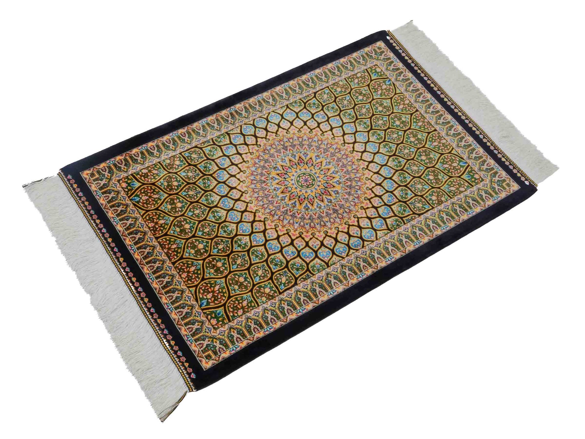 Ghom Maschinenteppich "Manuchehr" 90 x 60 cm aus pflanzlicher Seide (Viskose) mit Gumbad-Medaillon, Schwarz. Teppichnummer: V56BK054H. Persian Luxury Collection by Khademi. Made in Iran / Persia – Vertrieb durch JUPITER Intl.