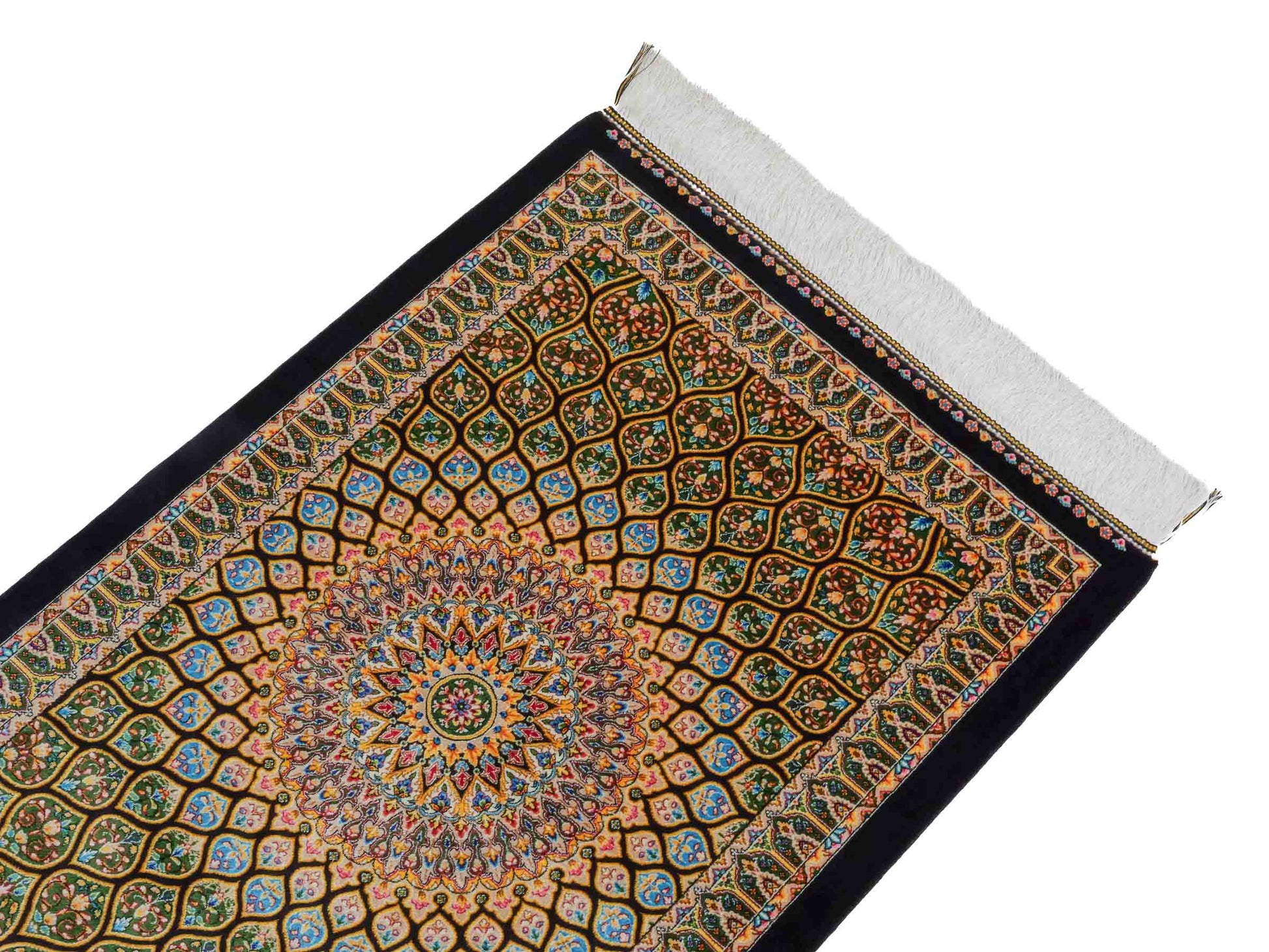 Ghom Maschinenteppich "Manuchehr" 90 x 60 cm aus pflanzlicher Seide (Viskose) mit Gumbad-Medaillon, Schwarz. Teppichnummer: V56BK054H. Persian Luxury Collection by Khademi. Made in Iran / Persia – Vertrieb durch JUPITER Intl.