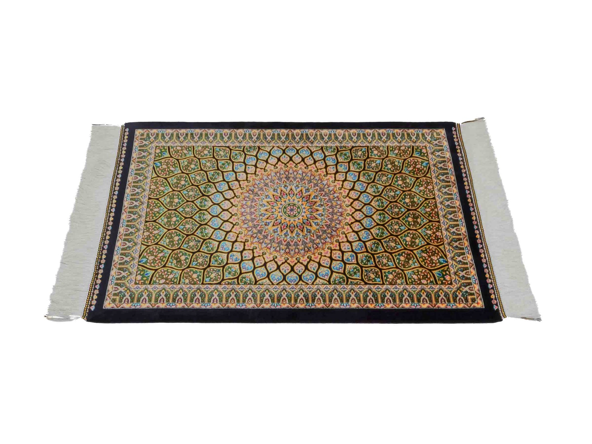 Ghom Maschinenteppich "Manuchehr" 90 x 60 cm aus pflanzlicher Seide (Viskose) mit Gumbad-Medaillon, Schwarz. Teppichnummer: V56BK054H. Persian Luxury Collection by Khademi. Made in Iran / Persia – Vertrieb durch JUPITER Intl.